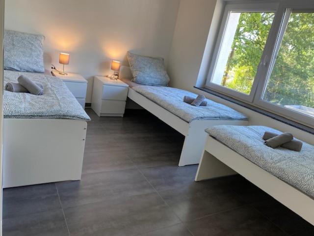 3 Mehrbettzimmer, Küche, Bad für Arbeiter und Monteure in Gau-Weinheim