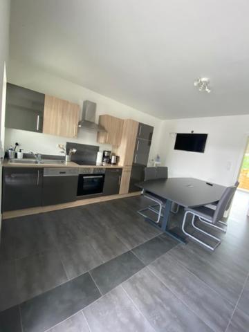 3 Mehrbettzimmer, Küche, Bad für Arbeiter und Monteure in Gau-Weinheim