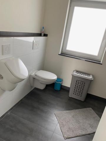 3 Mehrbettzimmer, Küche, Bad für Arbeiter und Monteure in Gau-Weinheim
