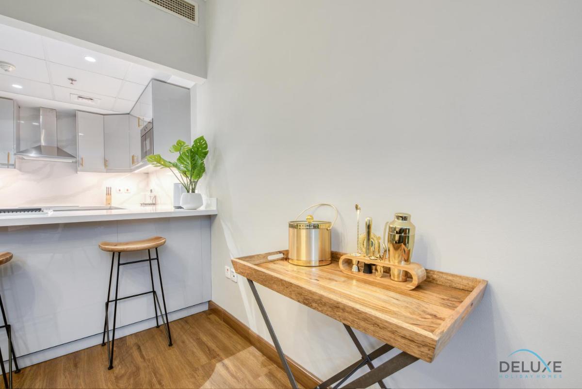 Vibrant 1BR at Dubai Marina Quay West by Deluxe Holiday Homes