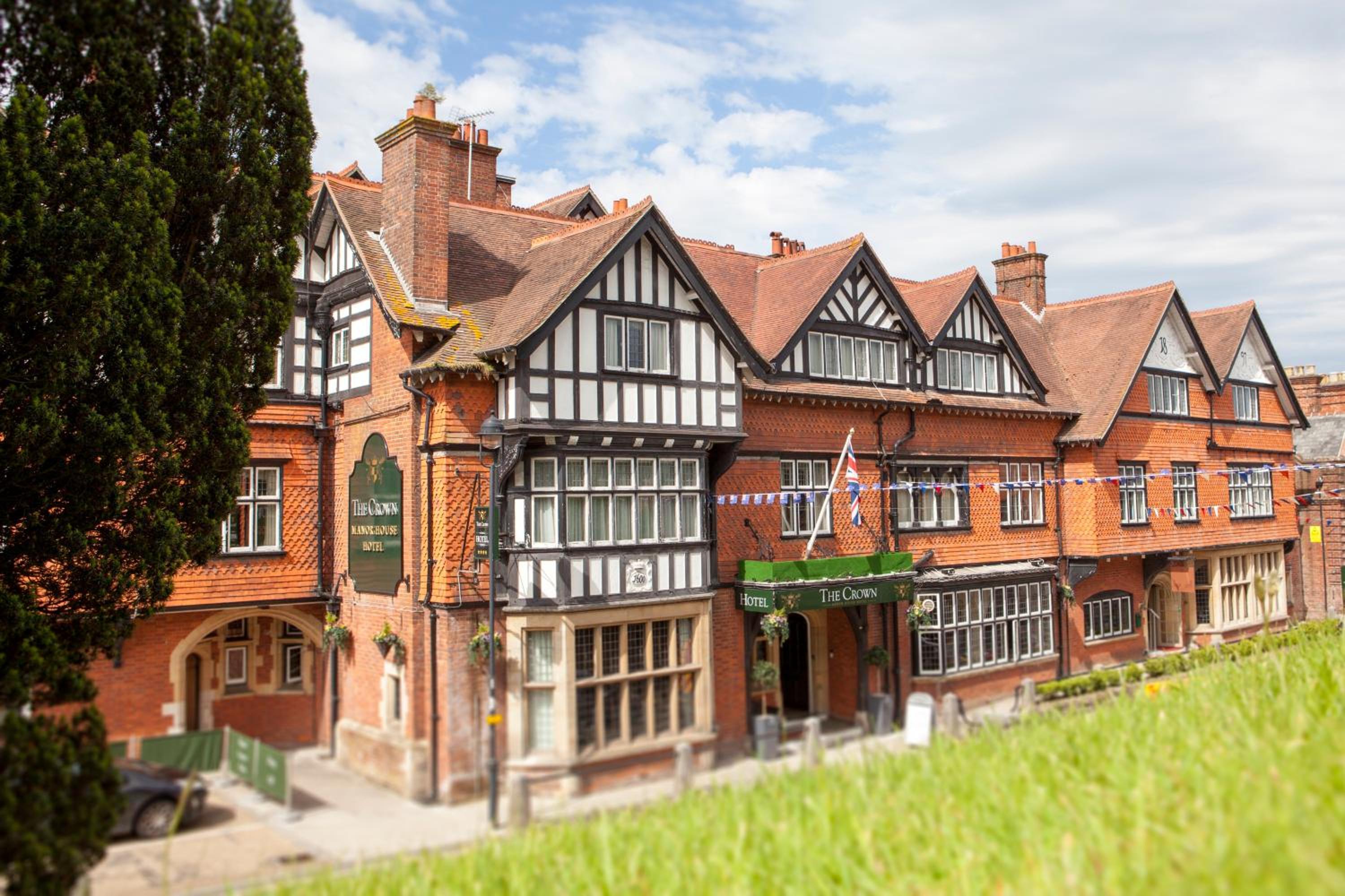 Hotel The Crown Manor House Hotel - Image 1