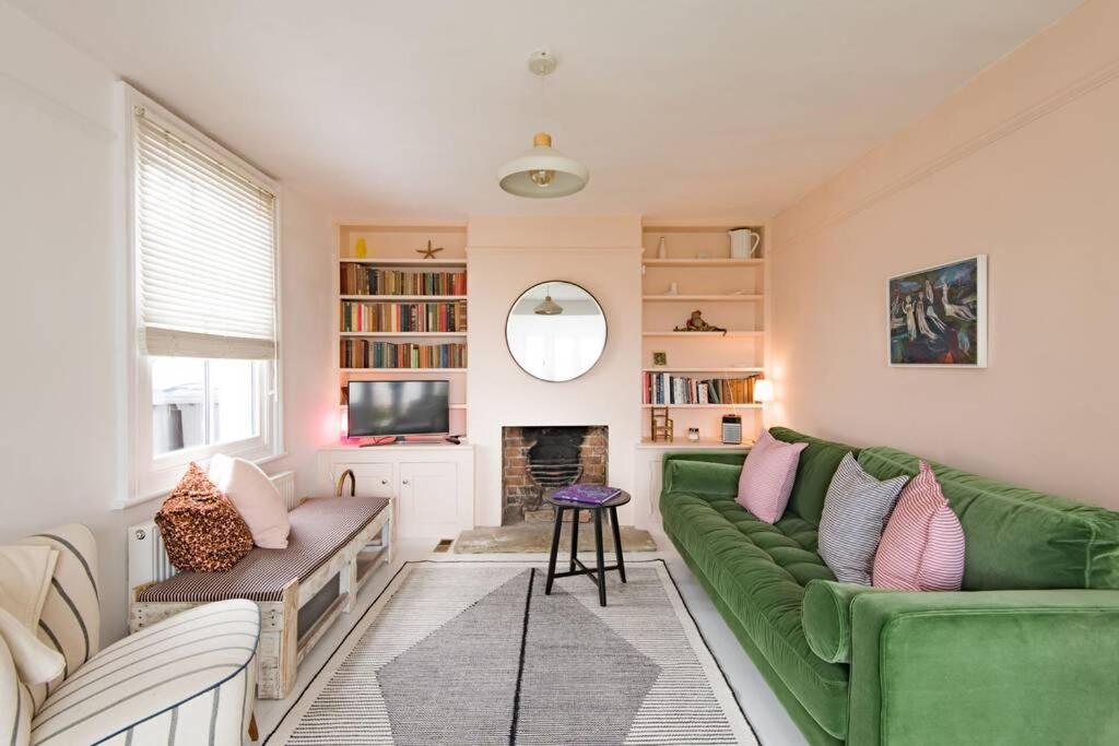 Trafalgar Cottage - Stunning sea view property on beach view 2