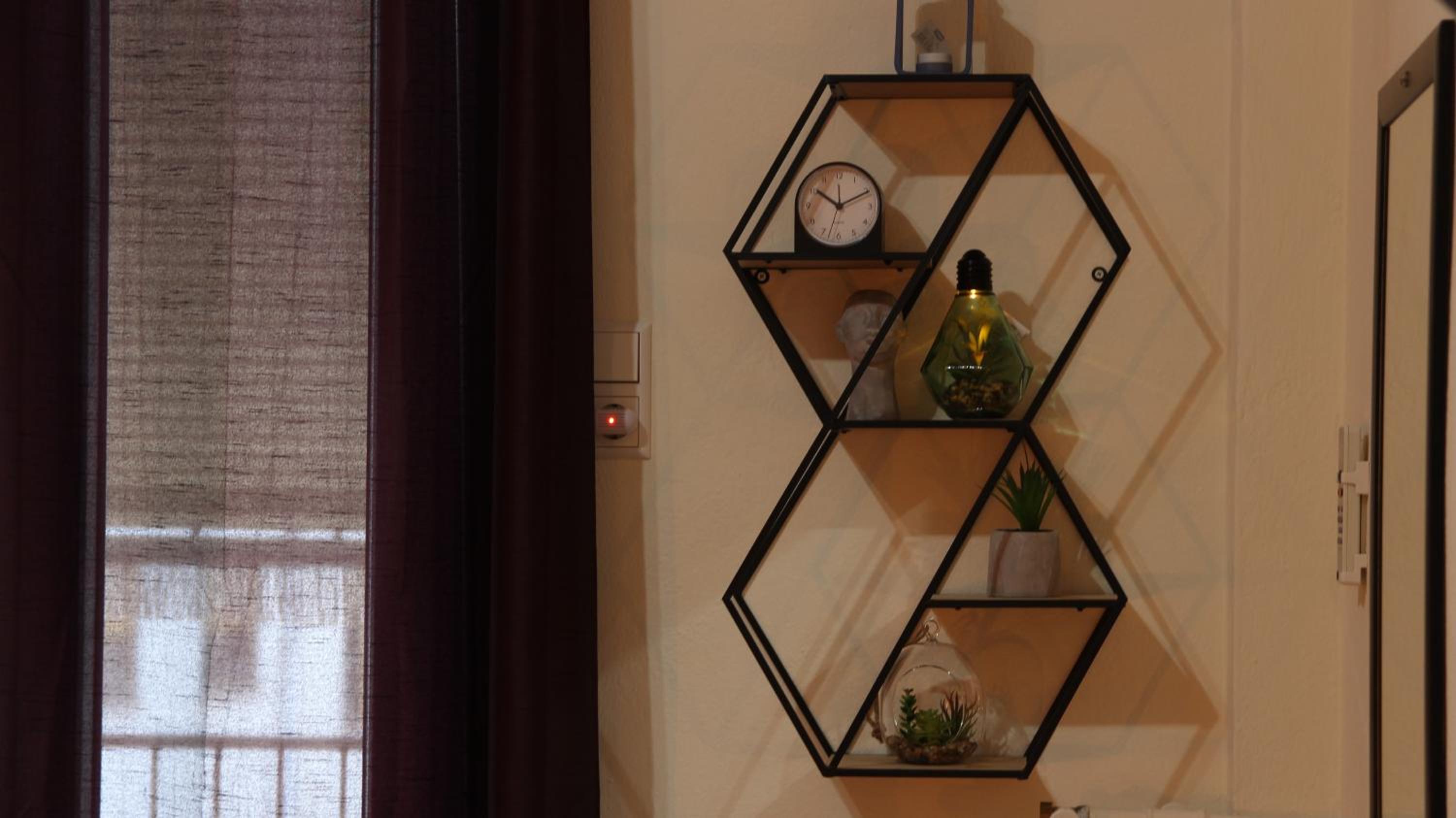 Tobacco Warehouse Apartment - City Center Gem view 4
