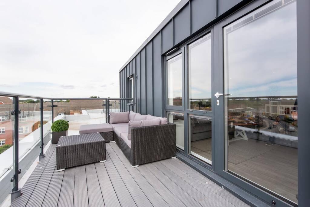 2 Bedroom Penthouse - large balcony - Minster view photo 5