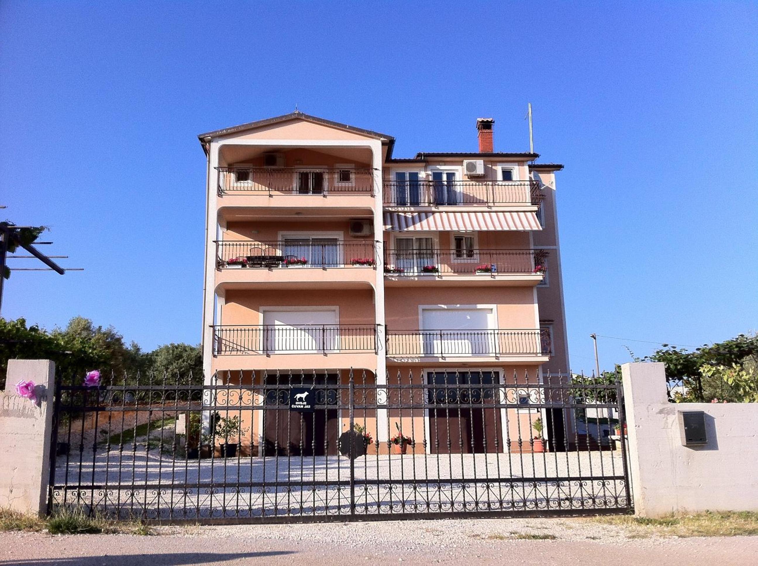 Photo 16