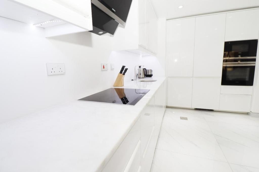 Luxury Casa Premium Studio Apartments - with Full Kitchen, Balcony at JBR Beach