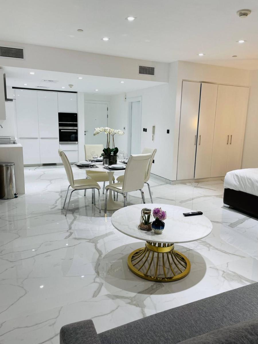 Luxury Casa Premium Studio Apartments - with Full Kitchen, Balcony at JBR Beach