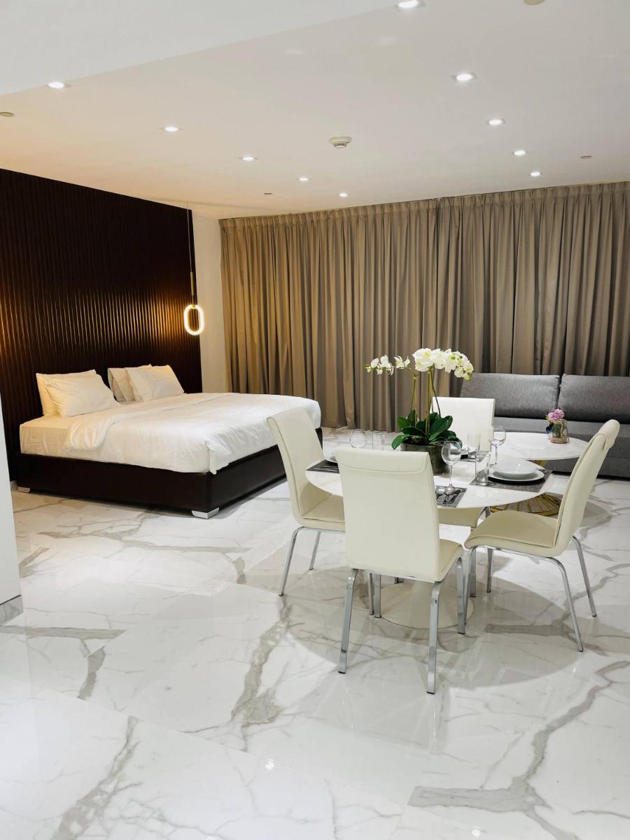 Luxury Casa Premium Studio Apartments - with Full Kitchen, Balcony at JBR Beach