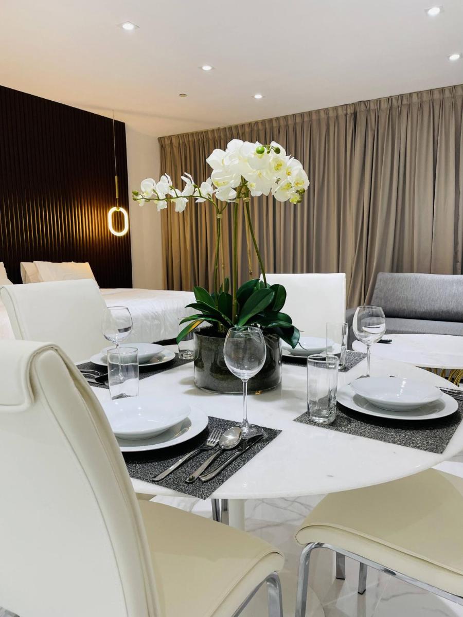 Luxury Casa Premium Studio Apartments - with Full Kitchen, Balcony at JBR Beach