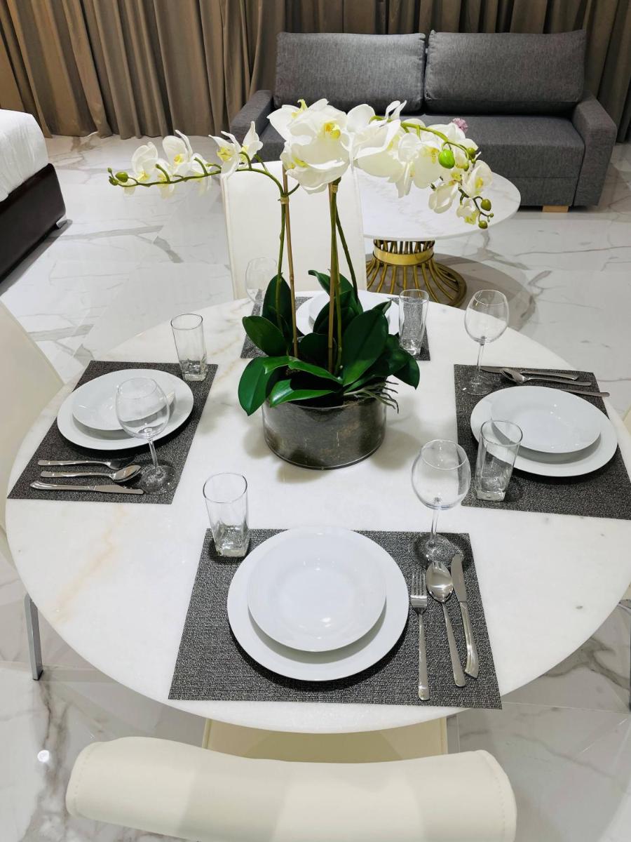 Luxury Casa Premium Studio Apartments - with Full Kitchen, Balcony at JBR Beach