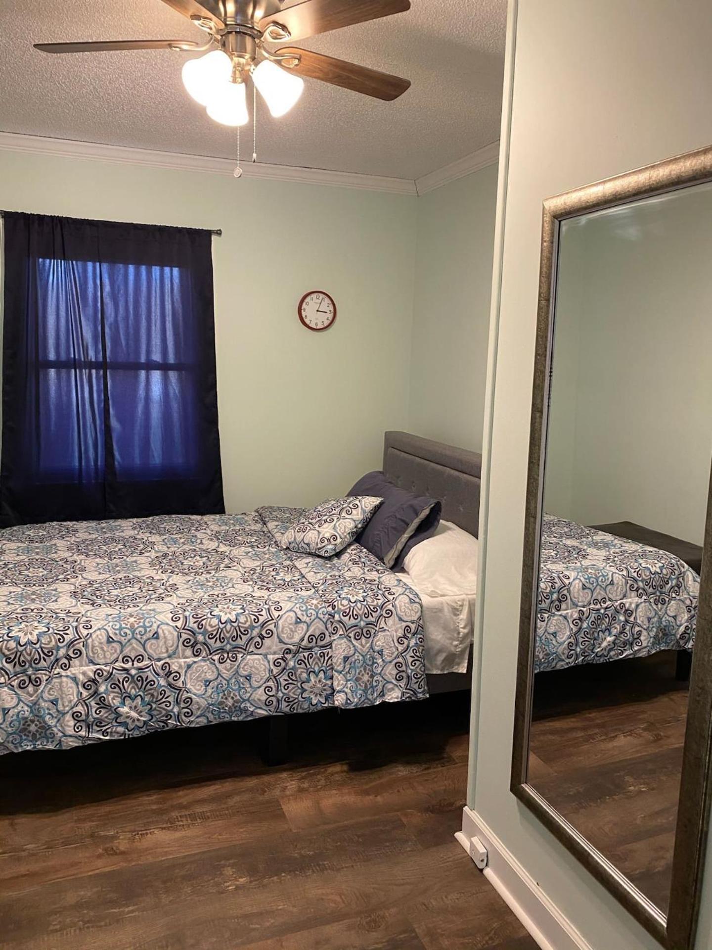 Country Comfy Right in Town view 5