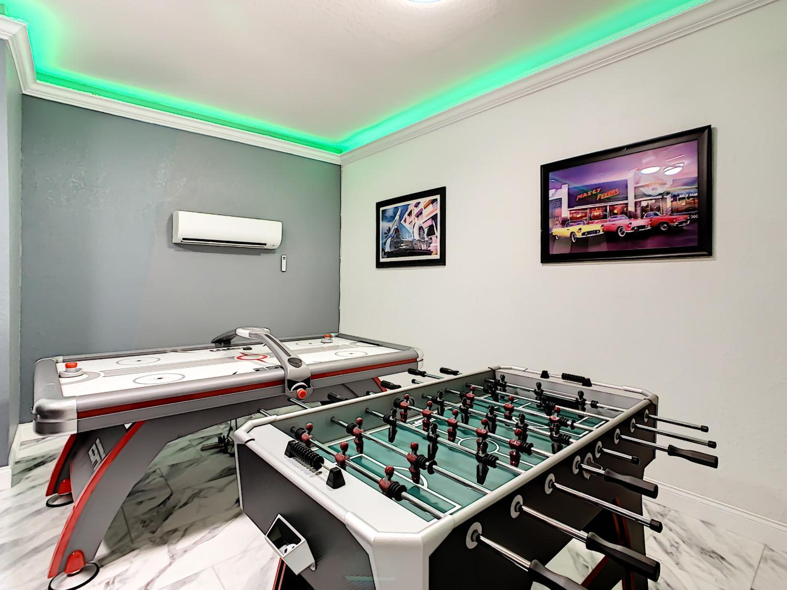 Luxury Family Villa Pool Hot Tub Close to Disney