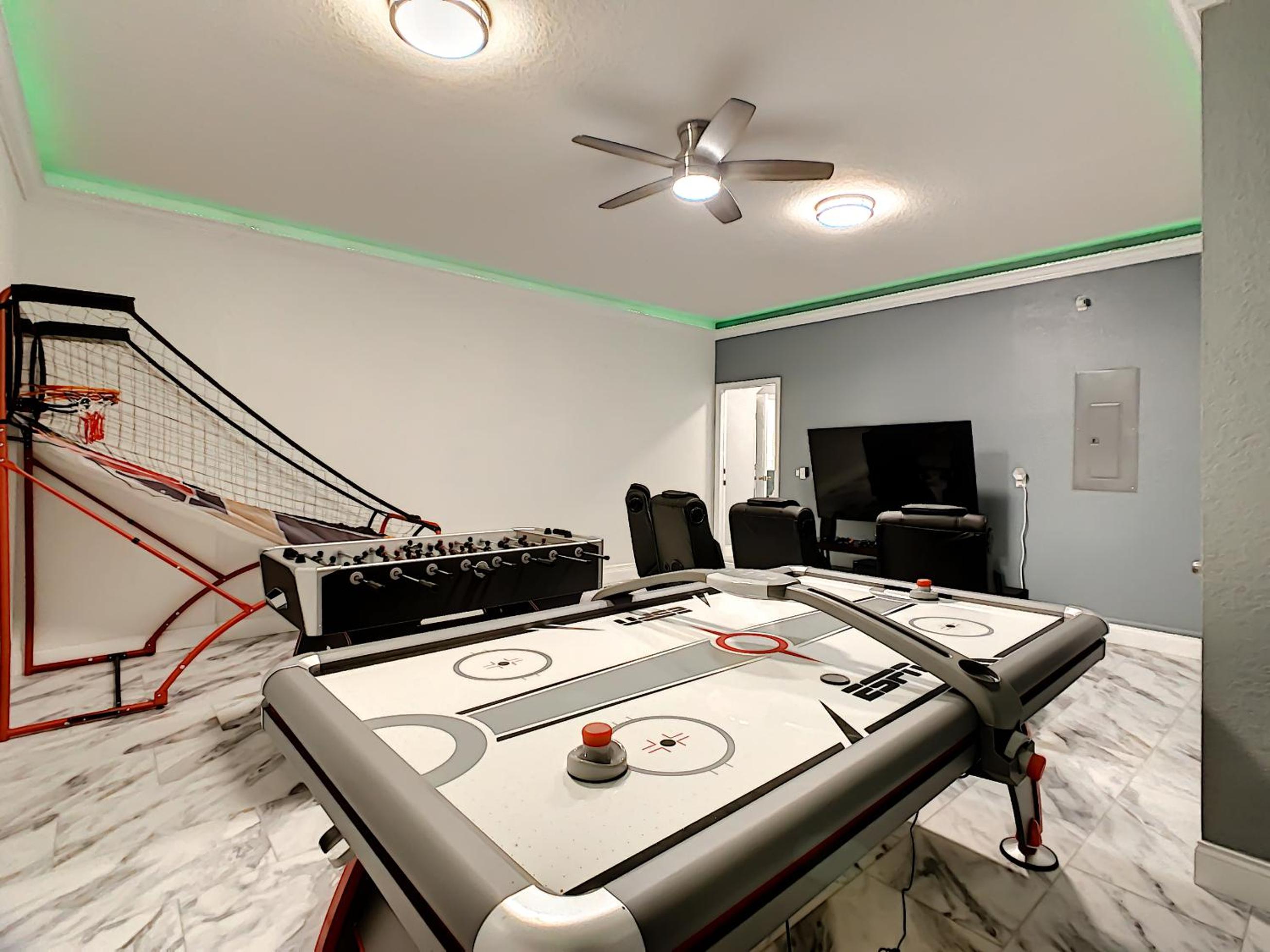 Luxury Family Villa Pool Hot Tub Close to Disney