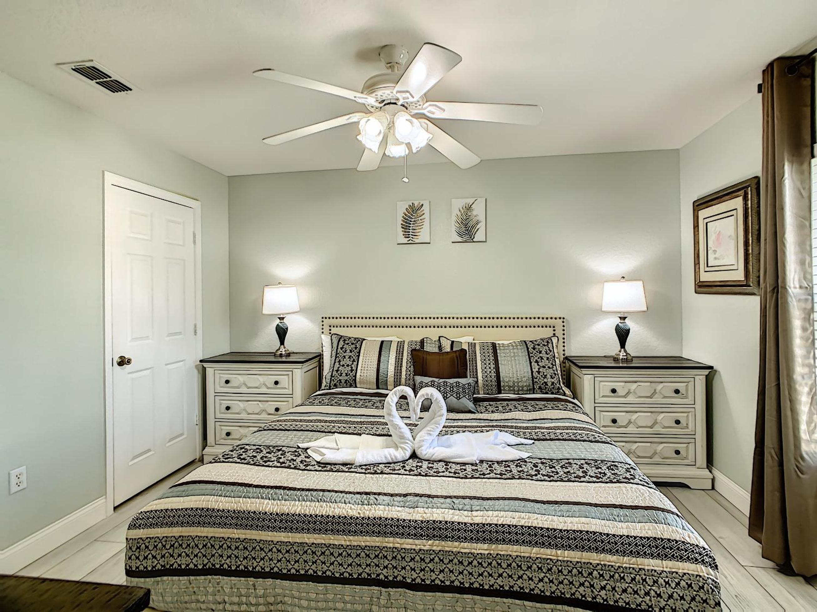 Luxury Family Villa Pool Hot Tub Close to Disney