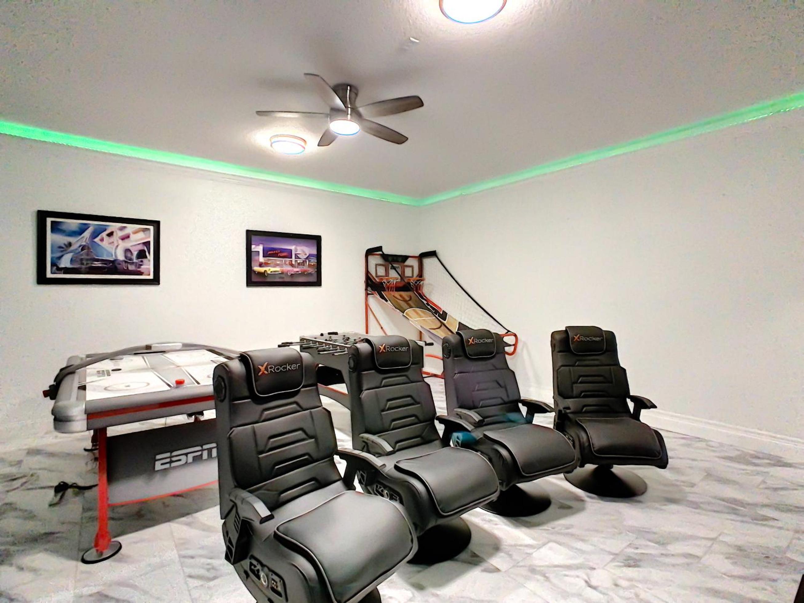 Luxury Family Villa Pool Hot Tub Close to Disney