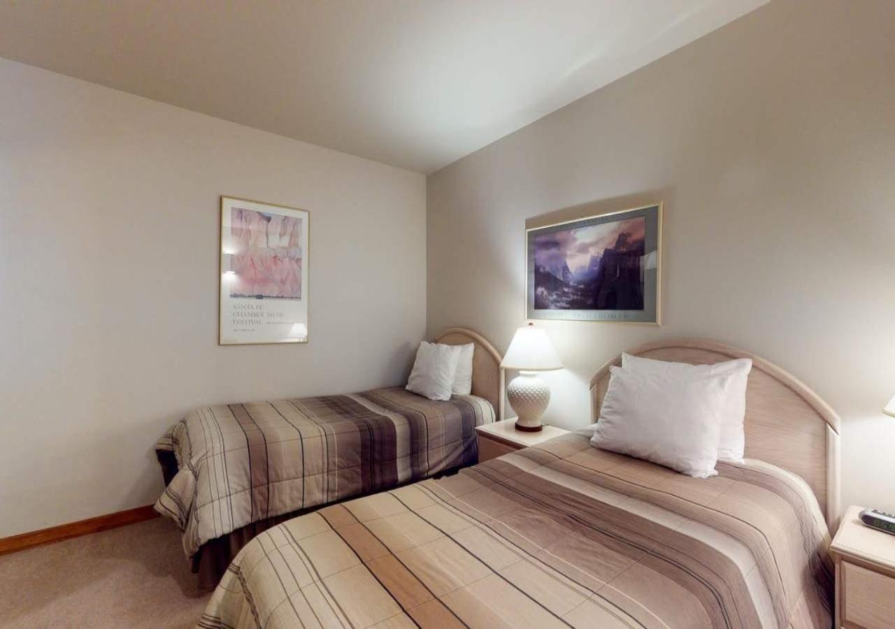 Borders Lodge by TO