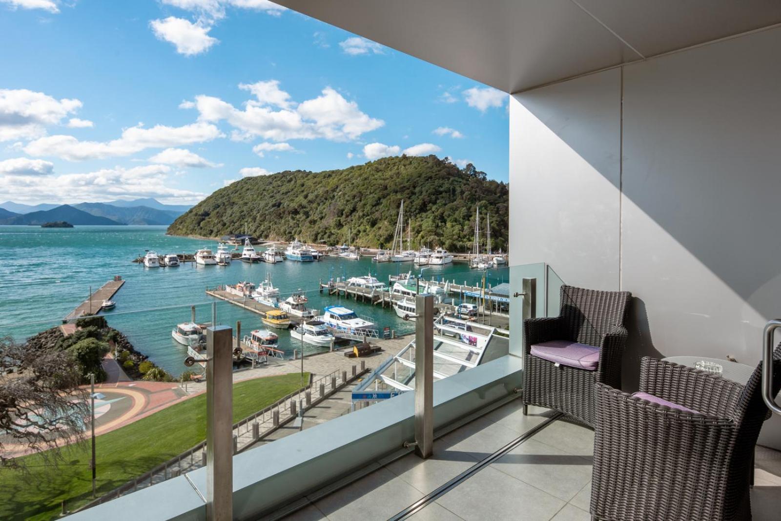 Oxleys Penthouse 506 view 3