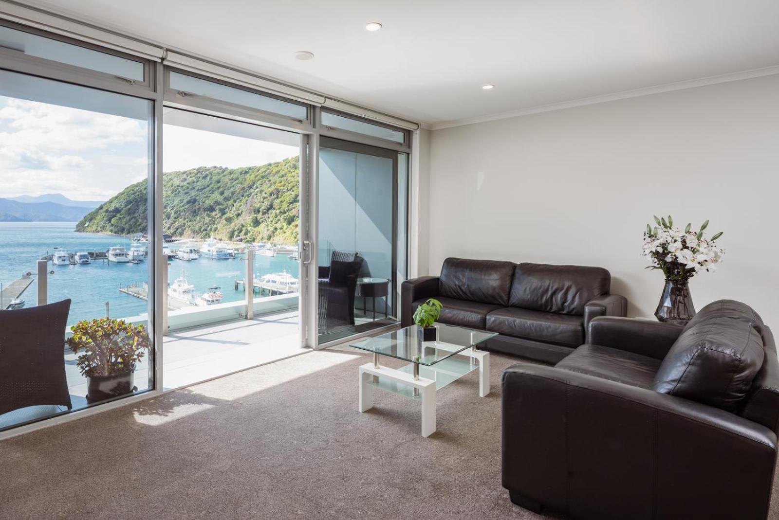 Oxleys Penthouse 506 view 4