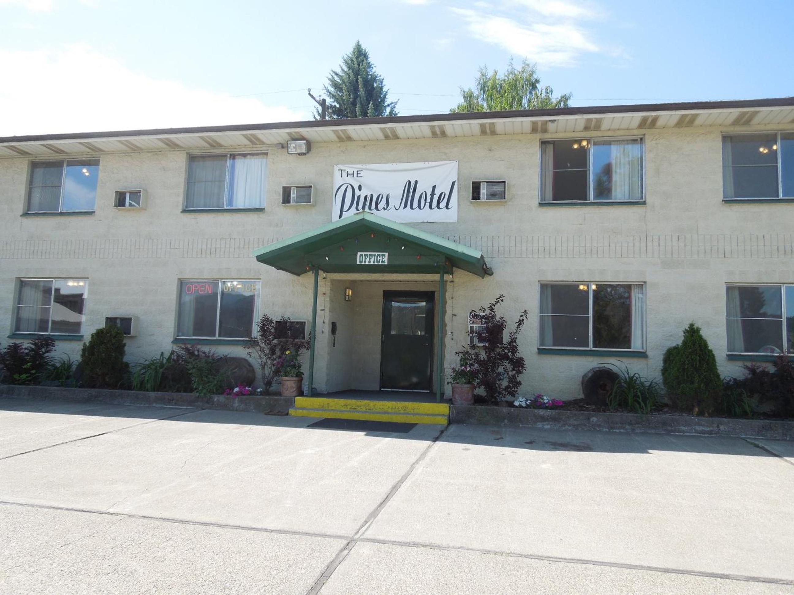 The Pines Motel view 5
