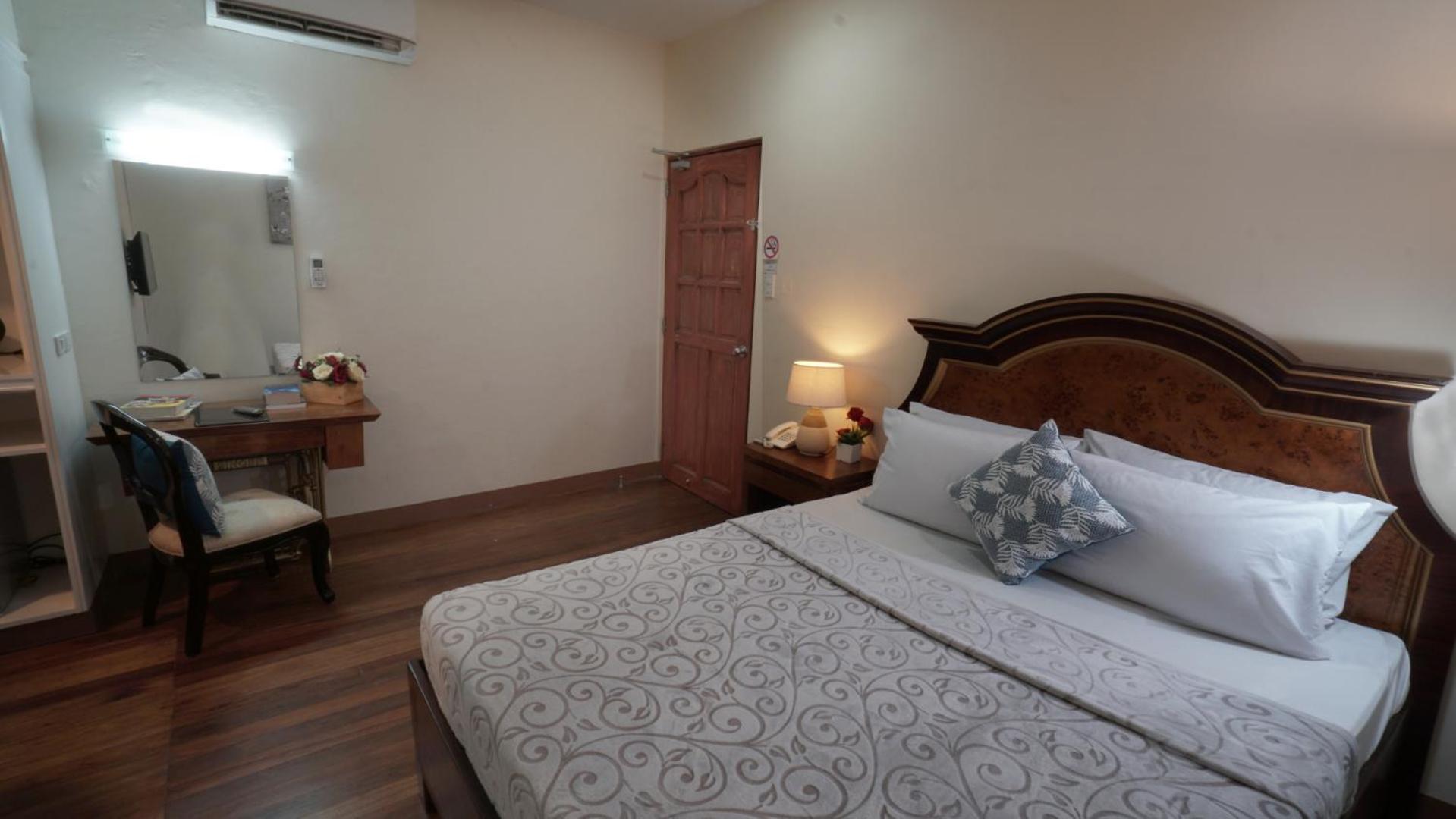 1775 Adriatico Suites