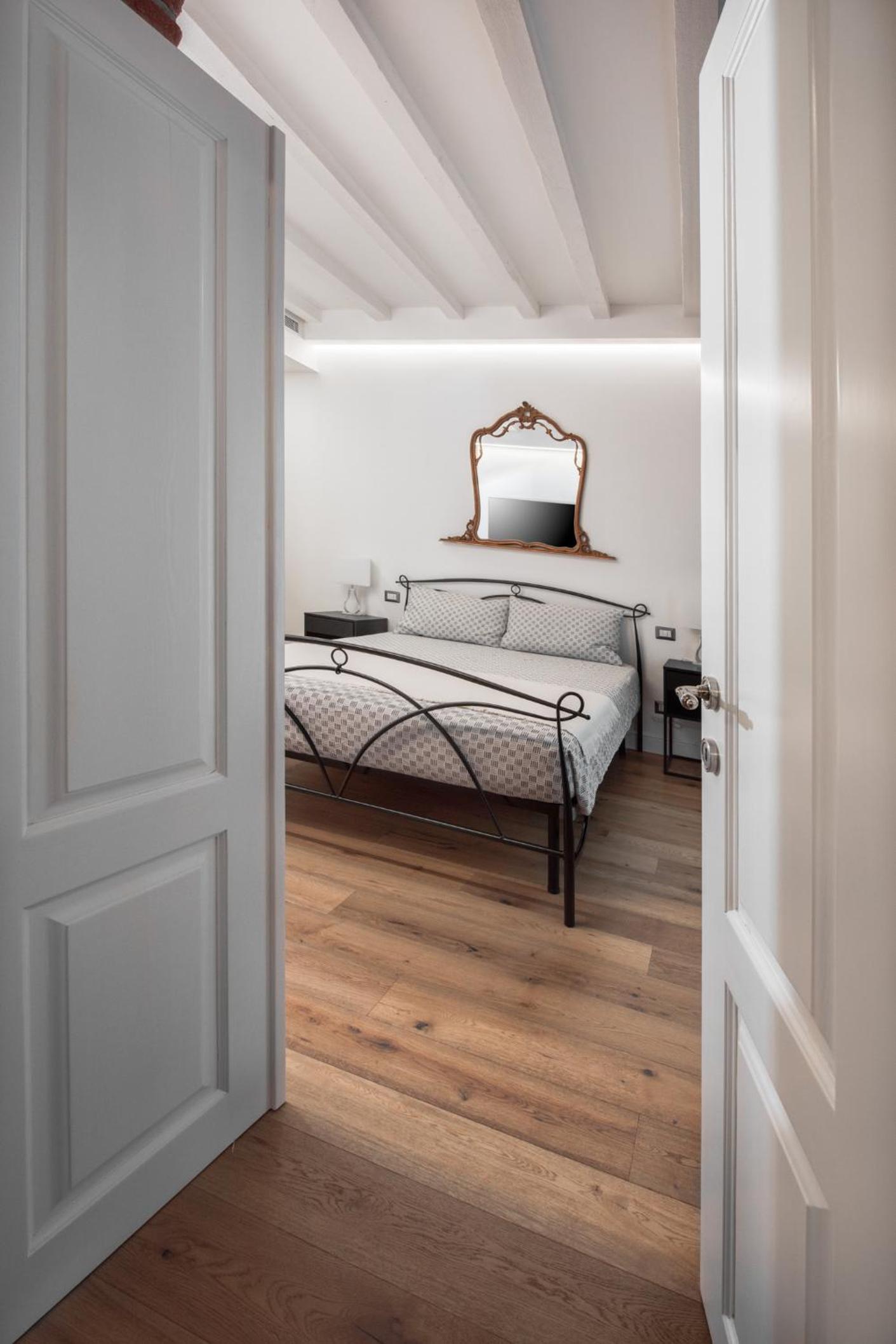 Luxury Apartment in Milan Center