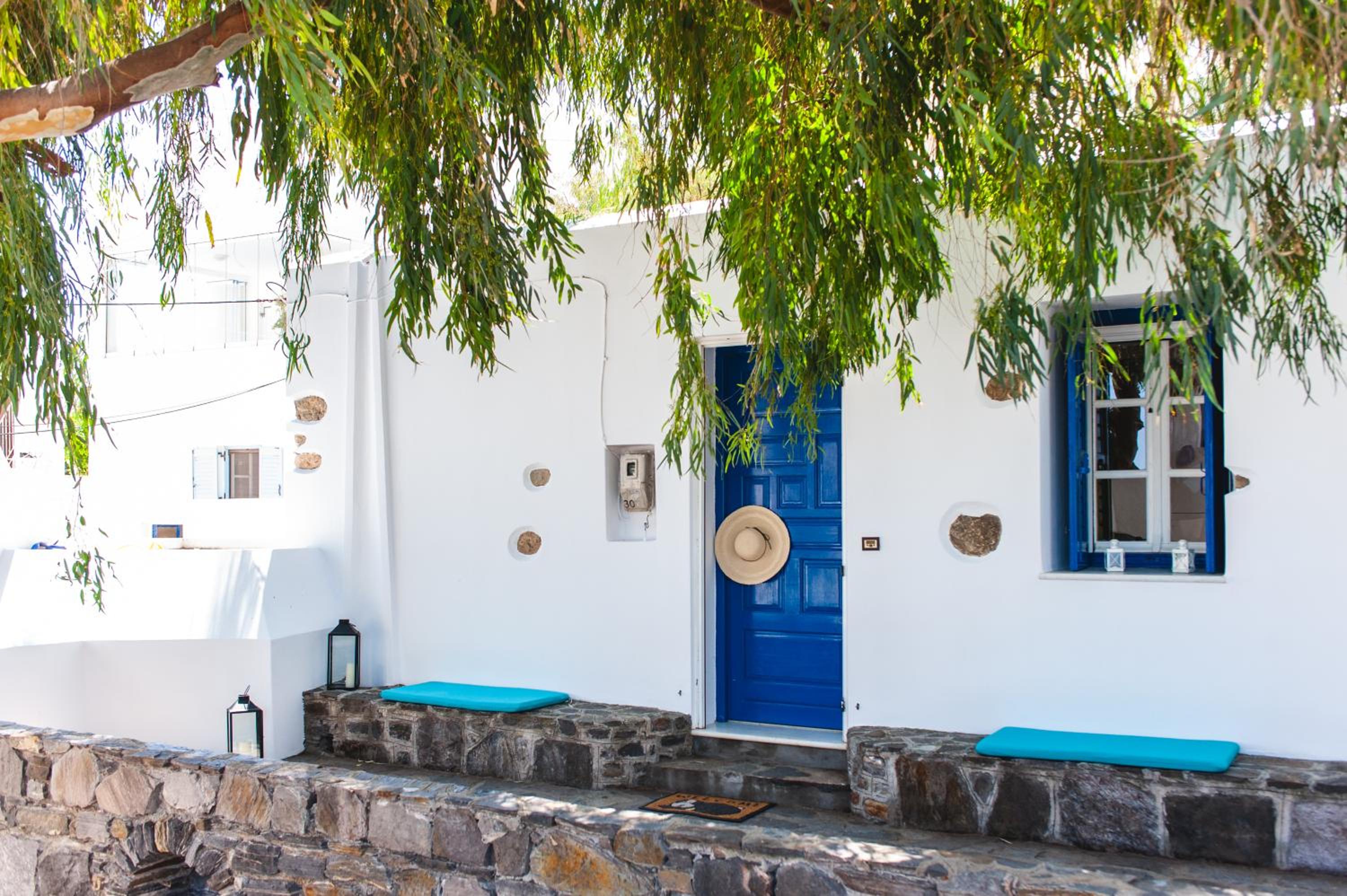 Blue & White: An Absolute Aegean dream house