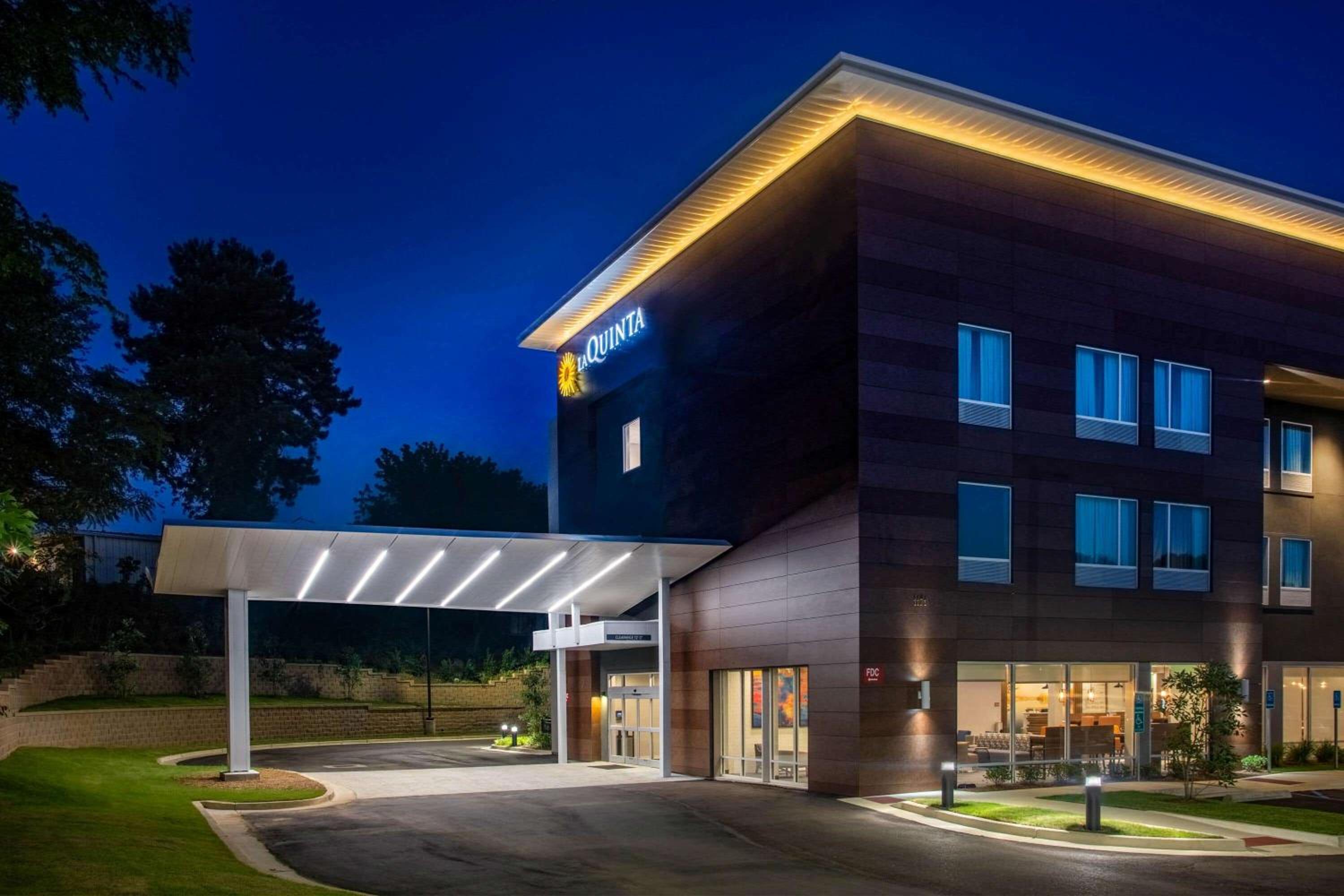 Batesville Vacations - La Quinta Inn  Suites by Wyndham Oxford - Property Image 1