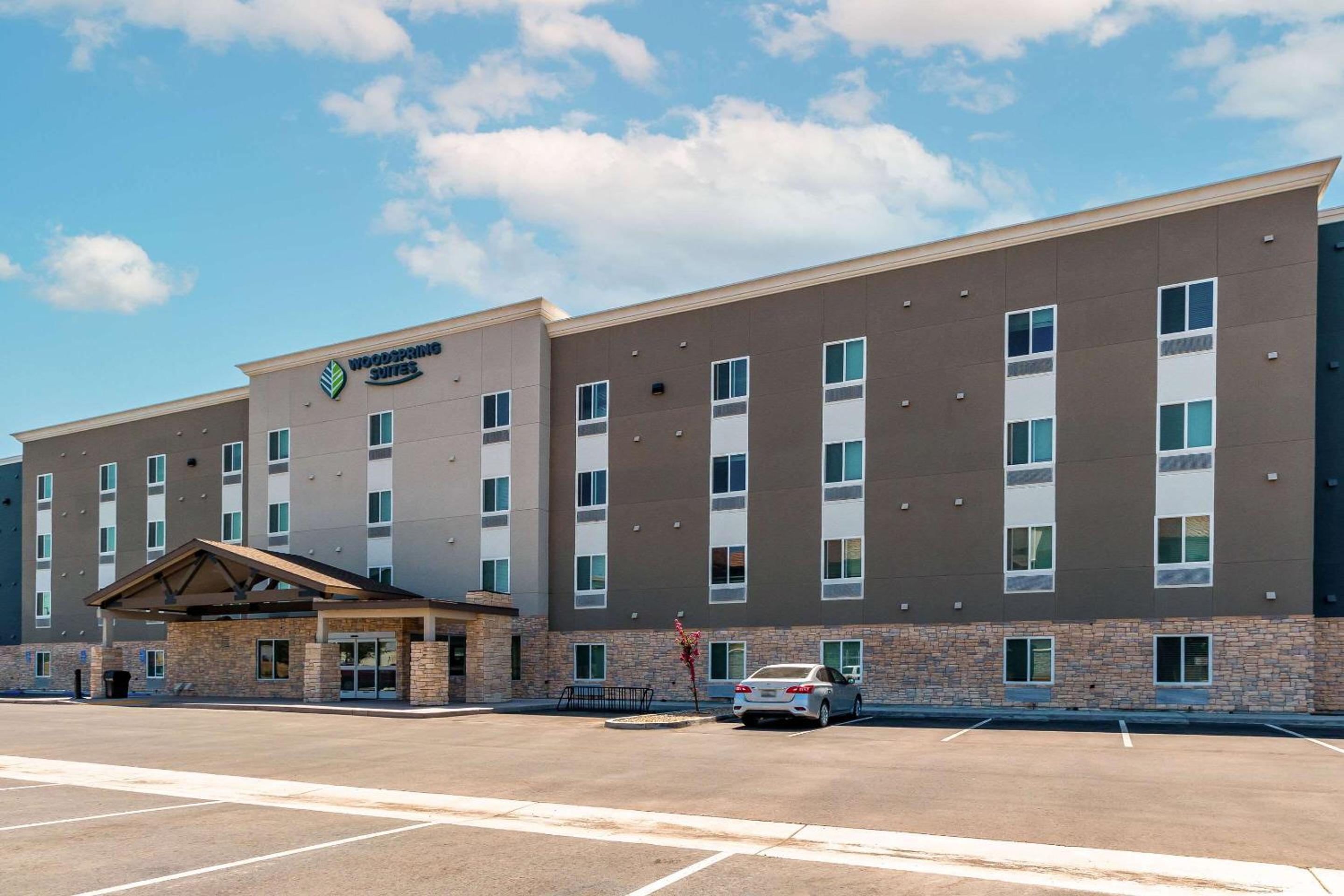 Hotel WoodSpring Suites Bakersfield Airport - Image 1