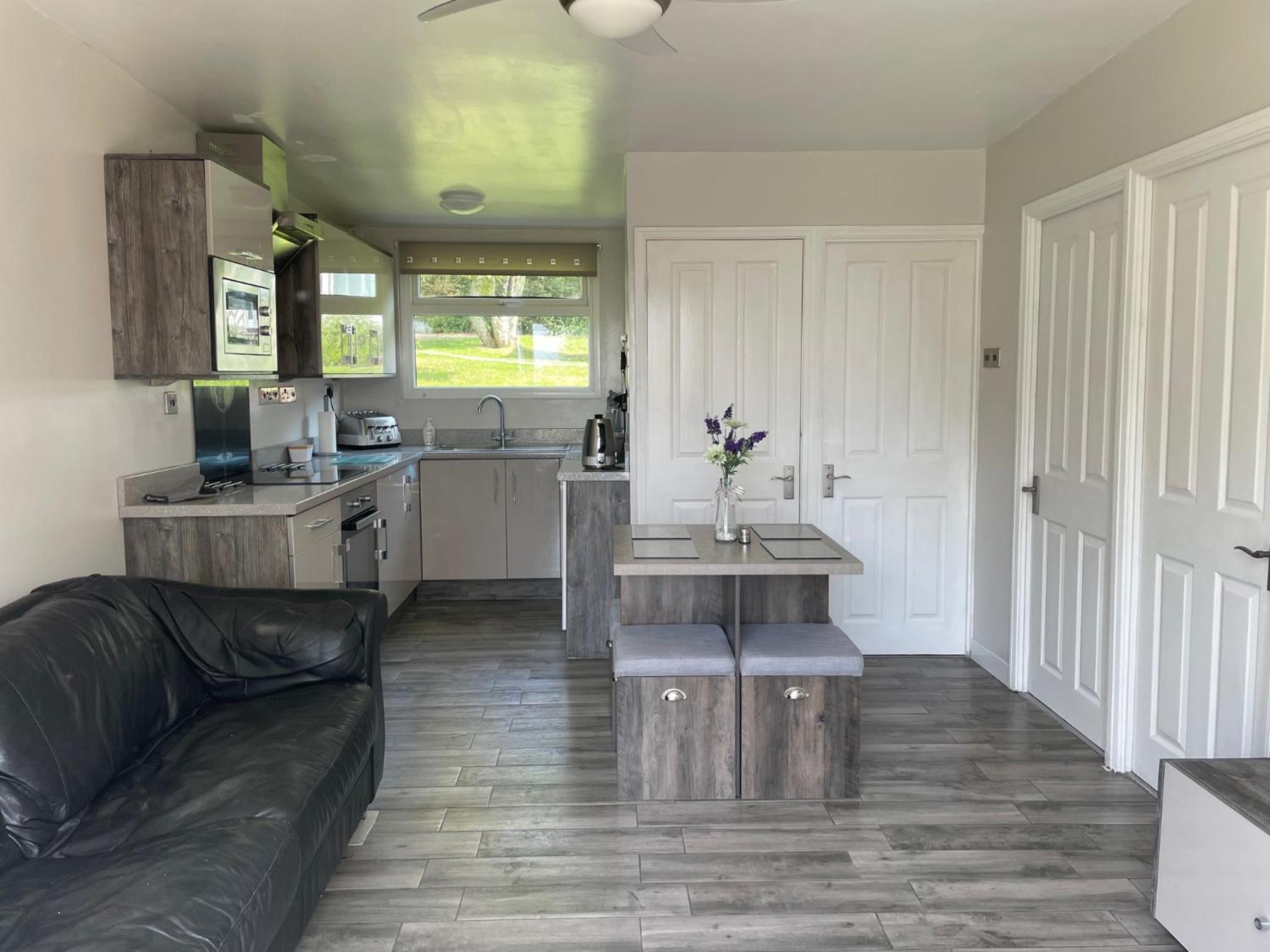 JJs Lodge Holiday Home 14 The Park Bude view 4