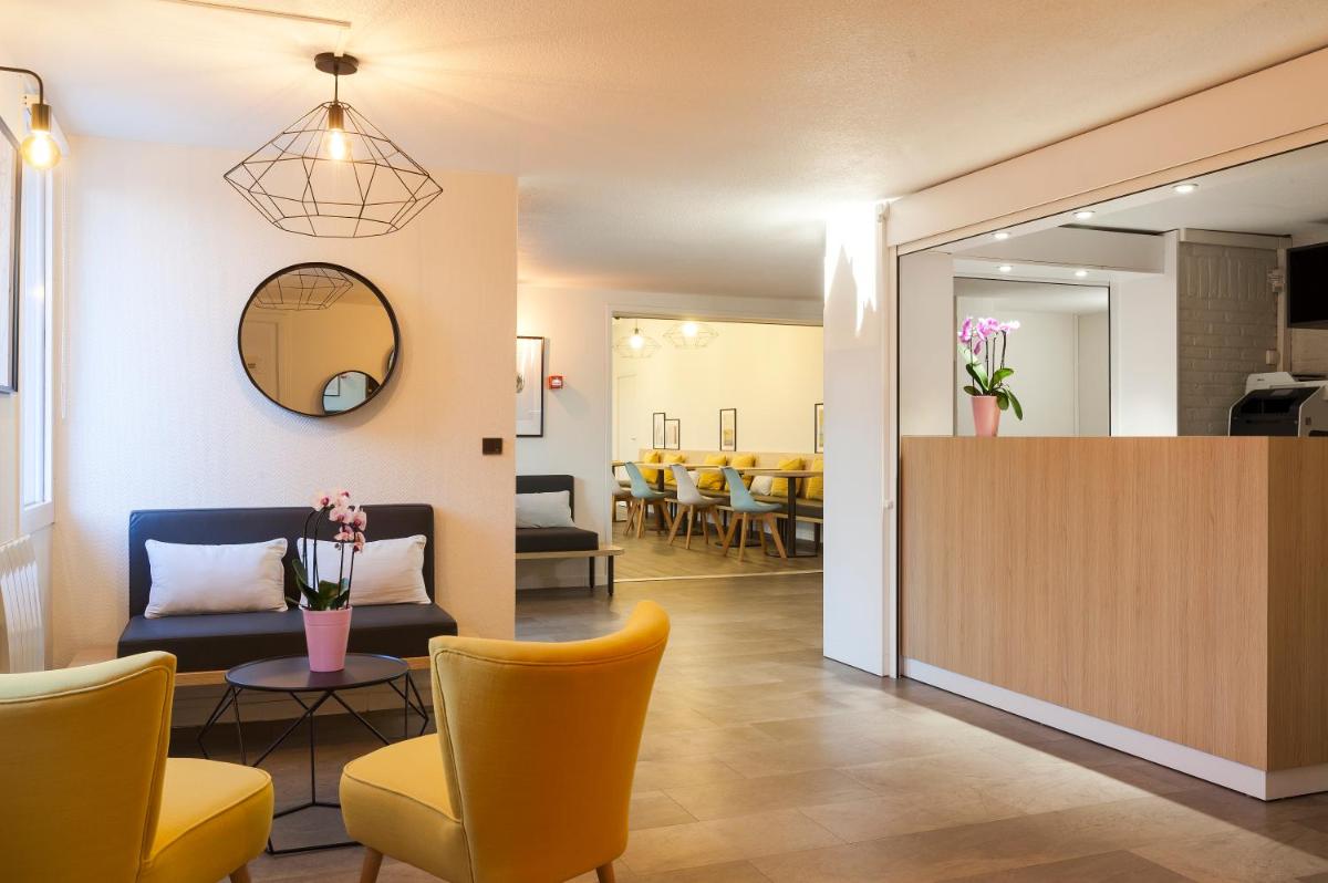hotel reception