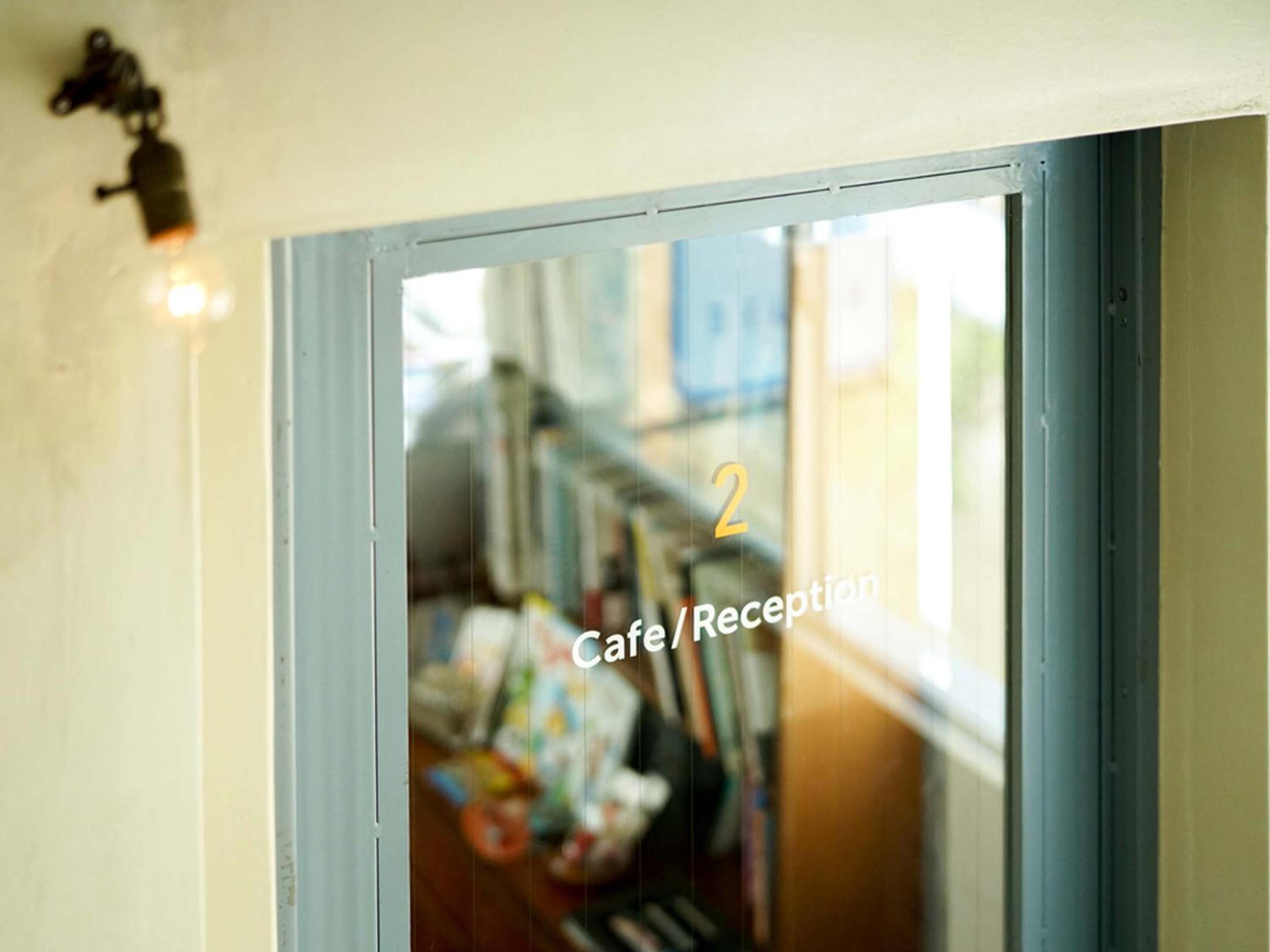 ROUTE - Cafe and Petit Hostel