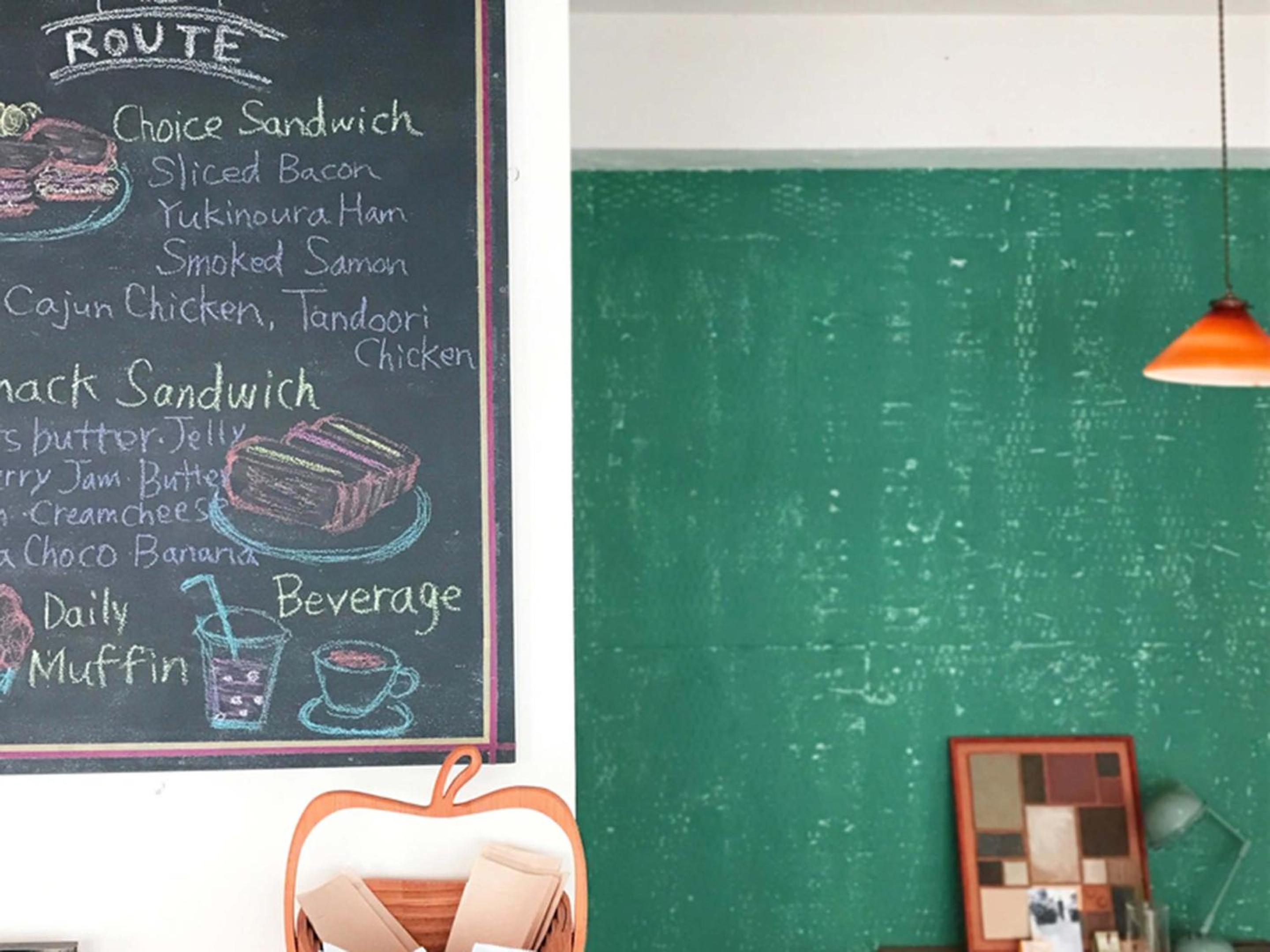 ROUTE - Cafe and Petit Hostel