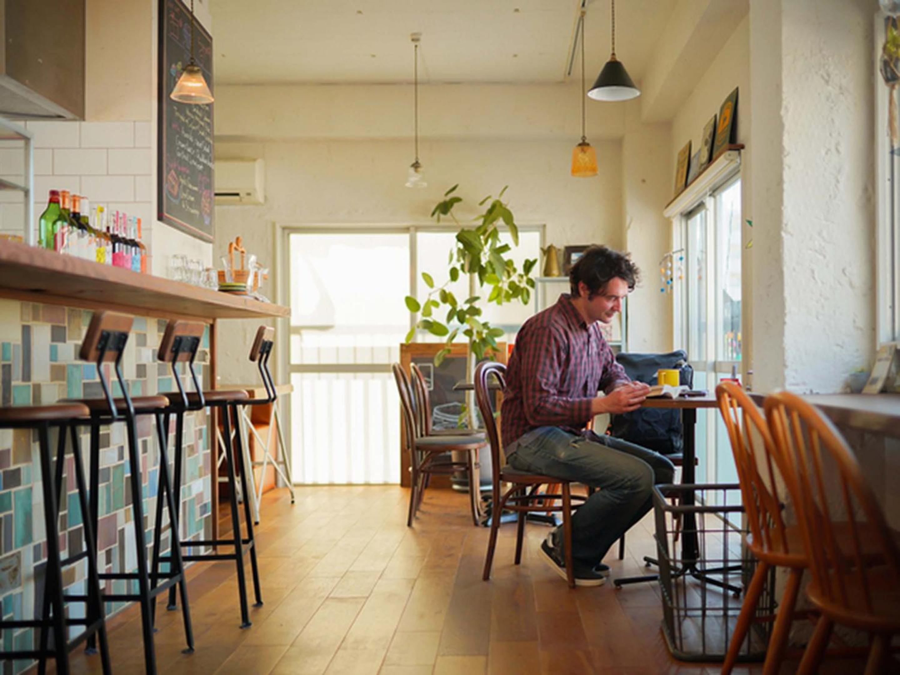 ROUTE - Cafe and Petit Hostel