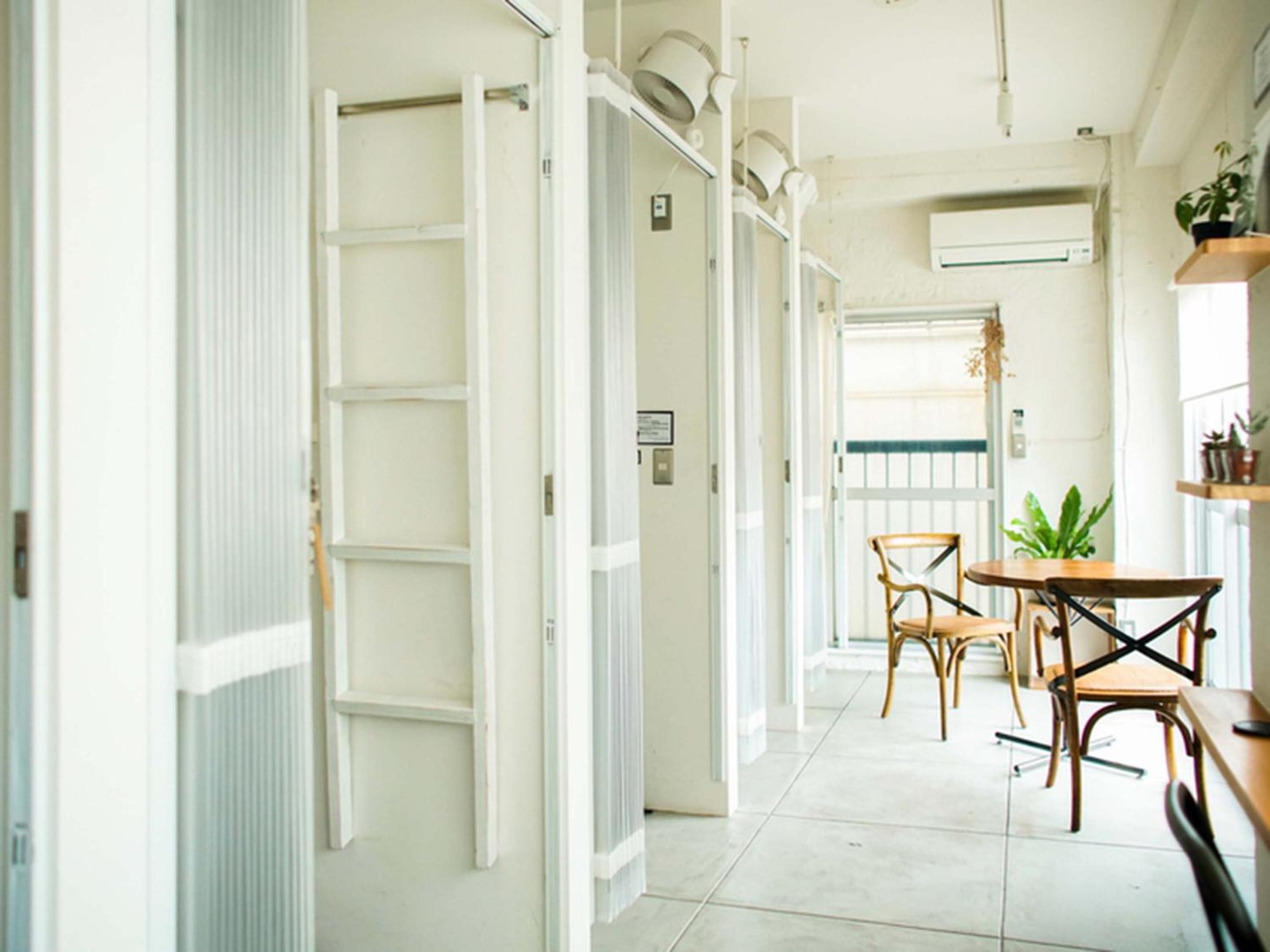ROUTE - Cafe and Petit Hostel