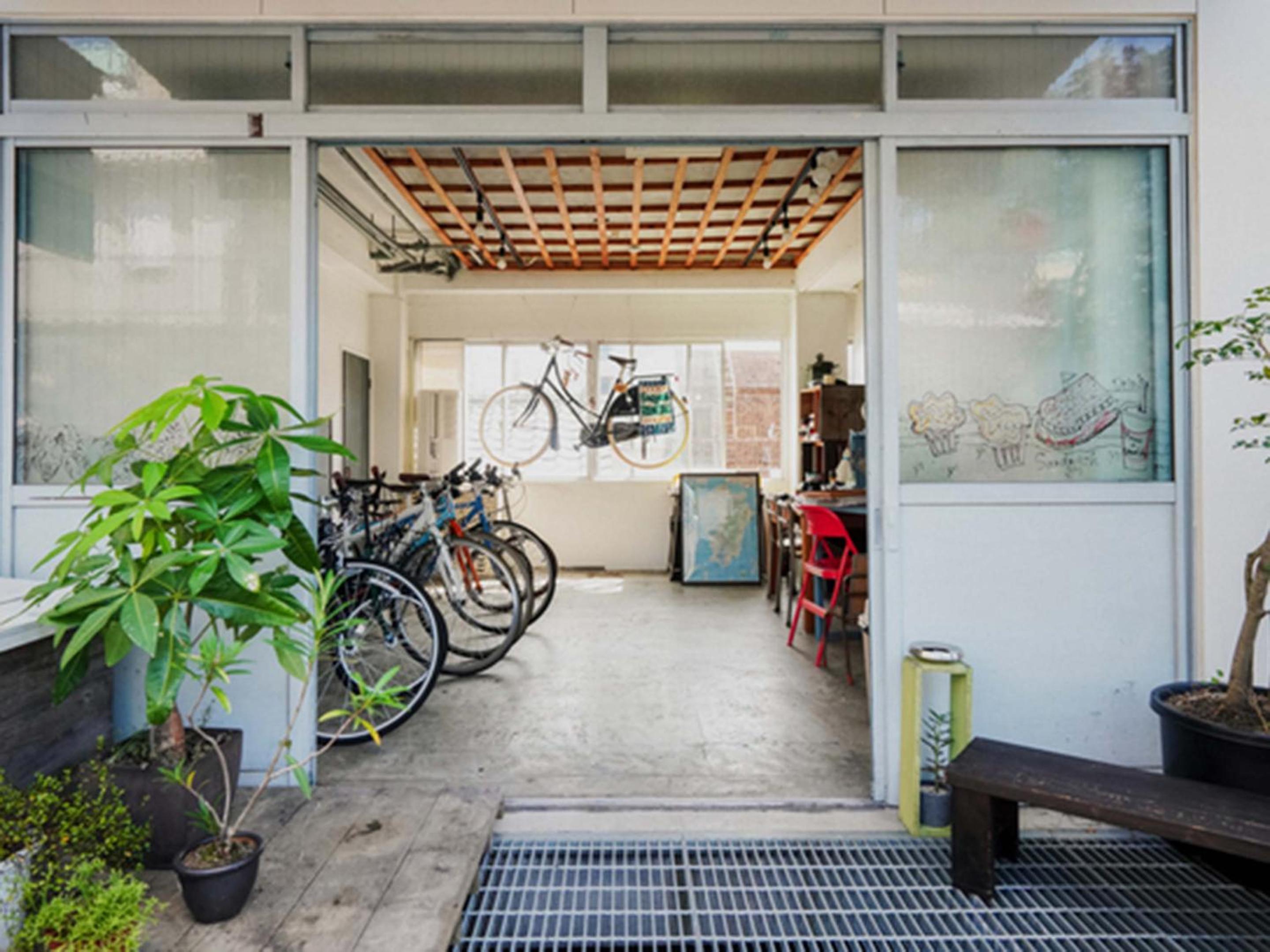 ROUTE - Cafe and Petit Hostel