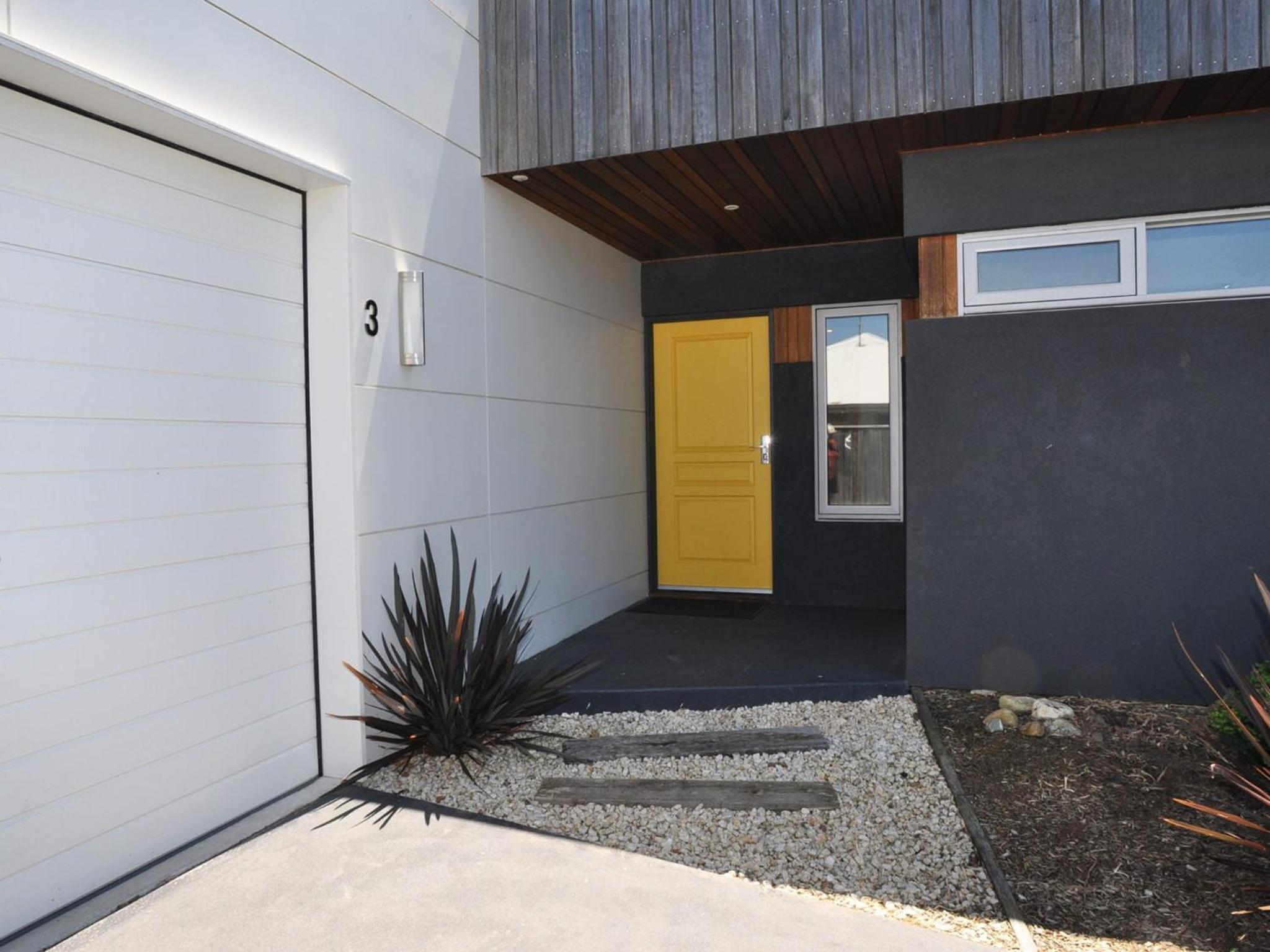 Sunnyside - Surf Side, Linen and Wifi included
