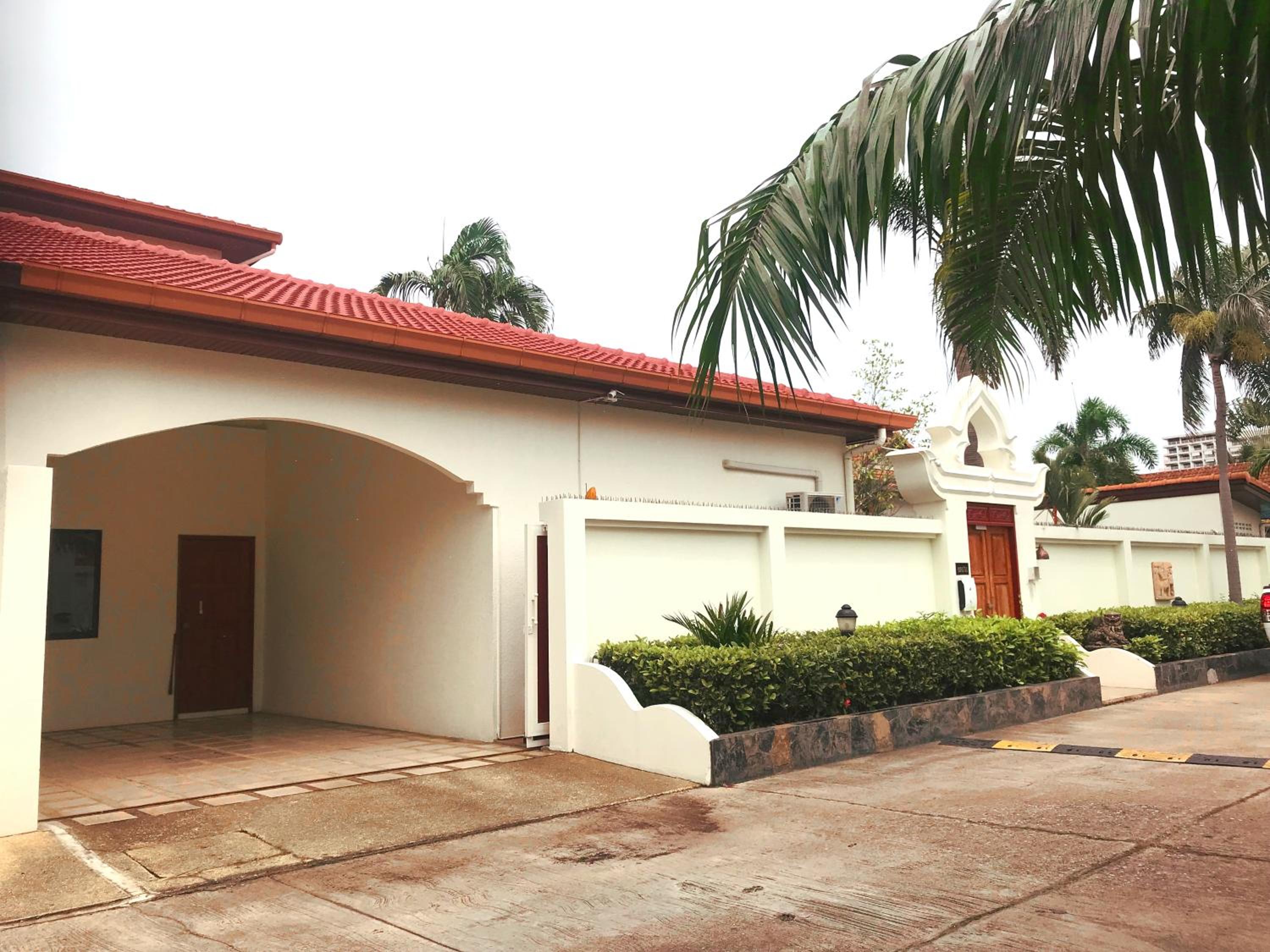 LUXURIOUS VIEW TALAY VILLA - PATTAYA HOLIDAY HOUSE