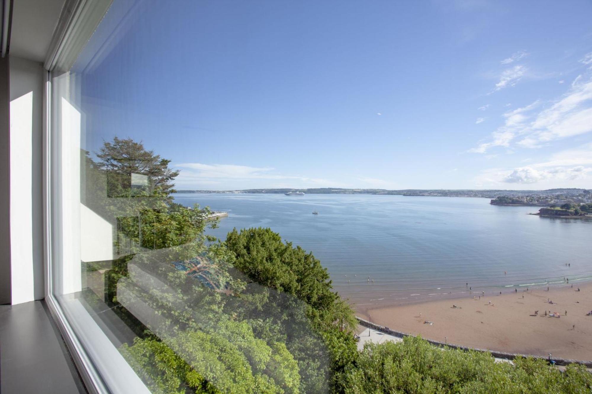 8 Bayview, Vernon Court view 3