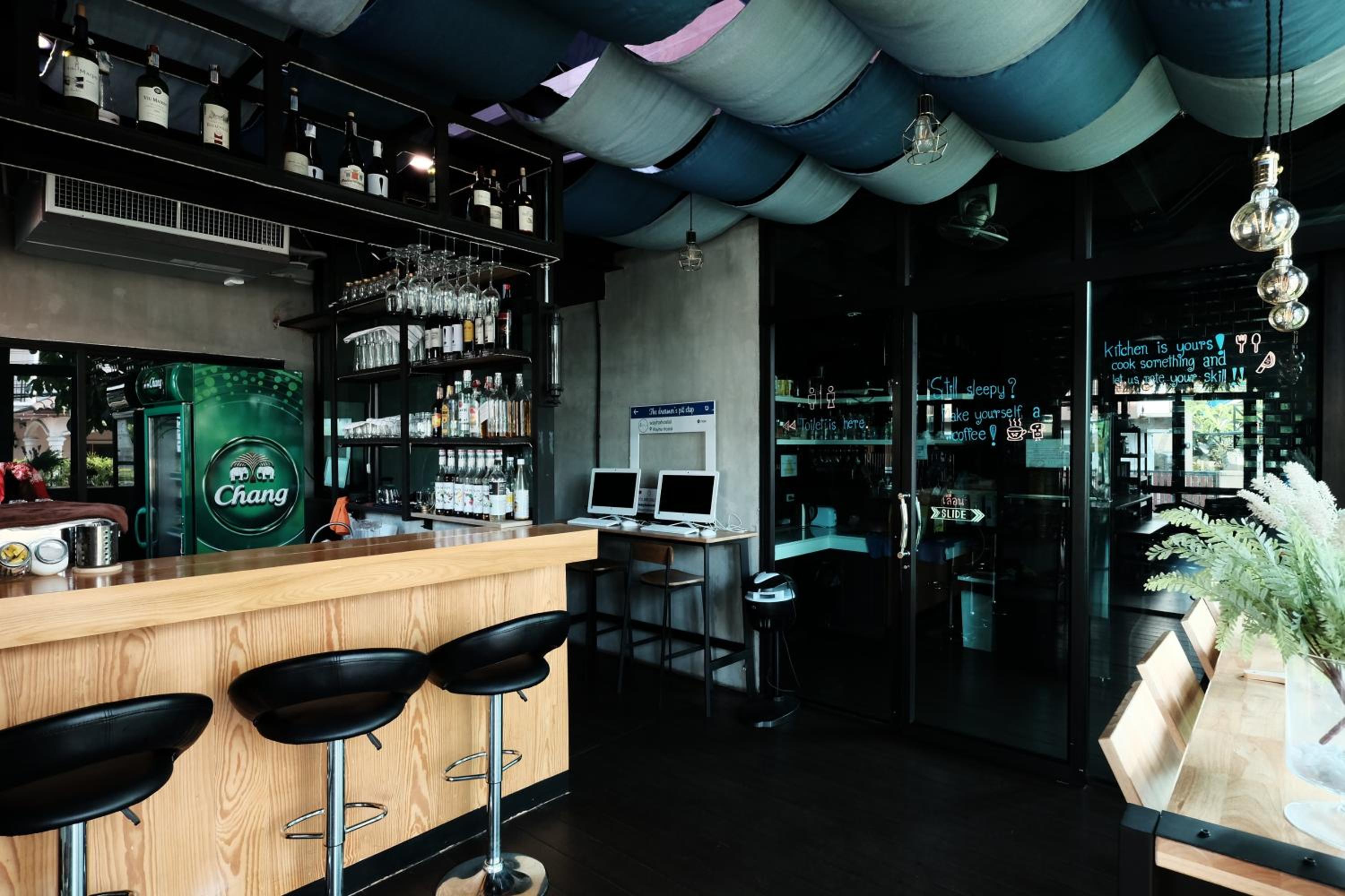 Wayha Hostel Don Mueang Airport