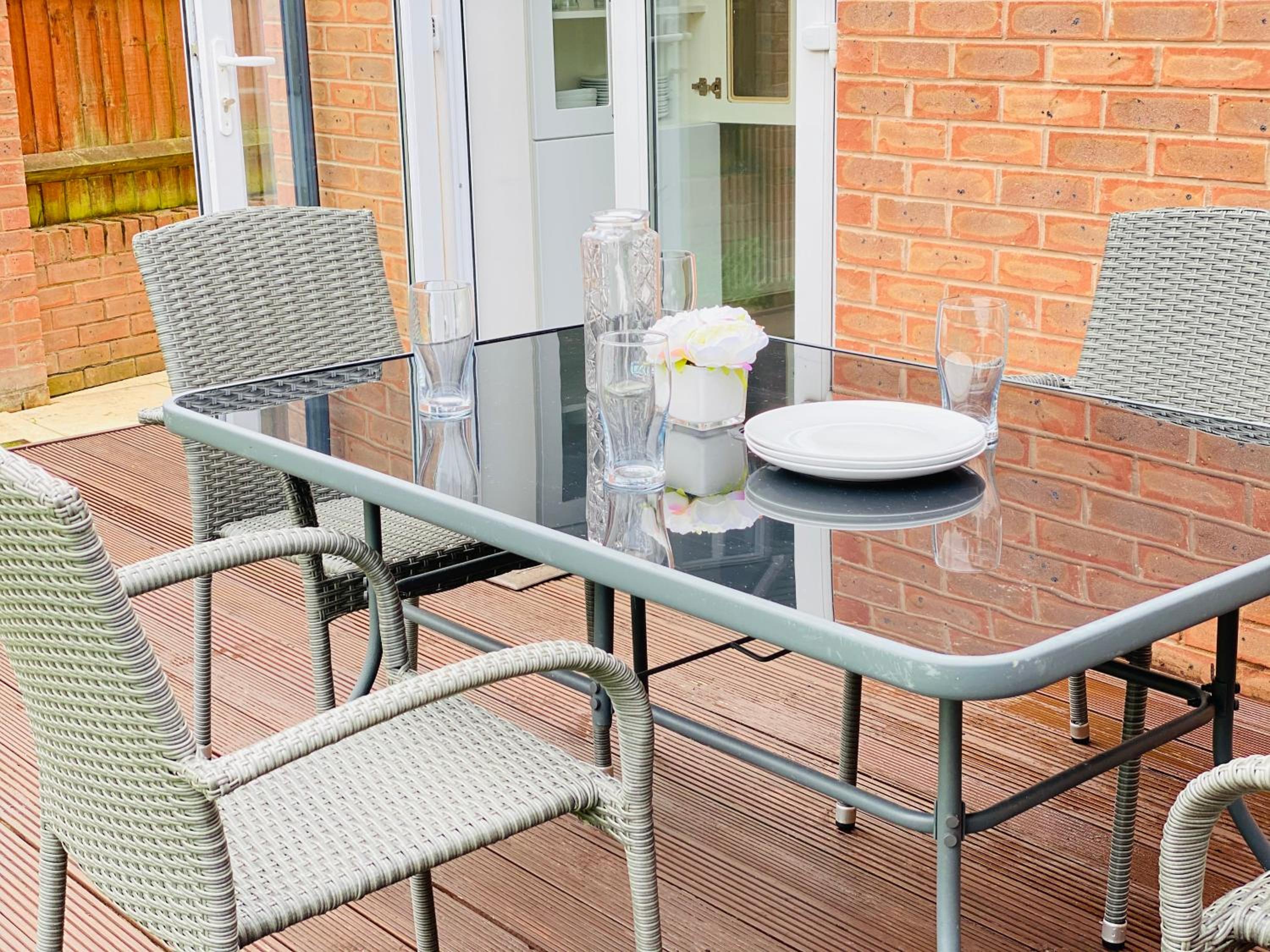 FURNISHED 3 BEDROOM HOUSE, SLEEPS 6, FREE PARKING, Near NEC view 3