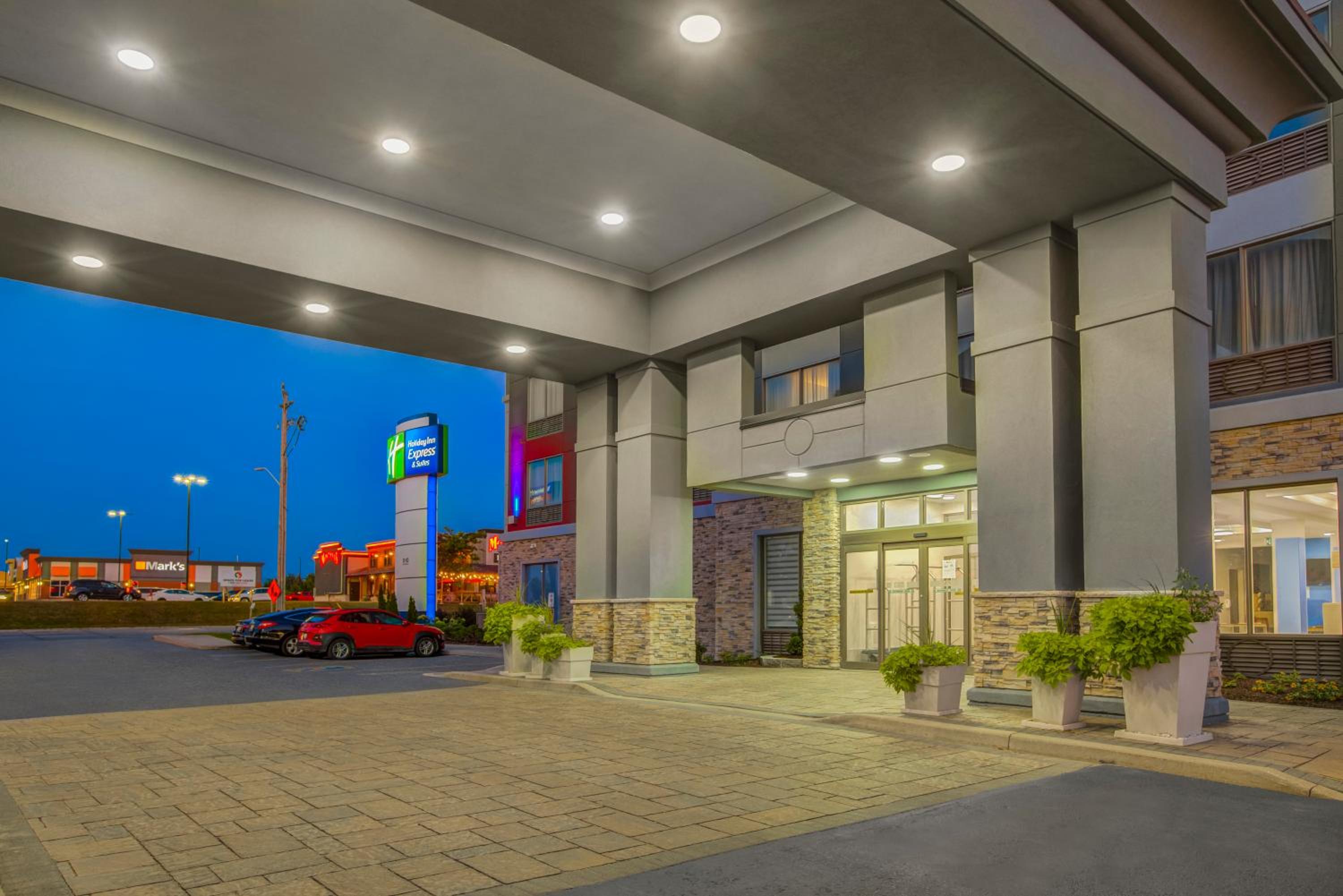 Woodstock Vacations - Holiday Inn Express  Suites - Woodstock, ON CANADA - Property Image 5