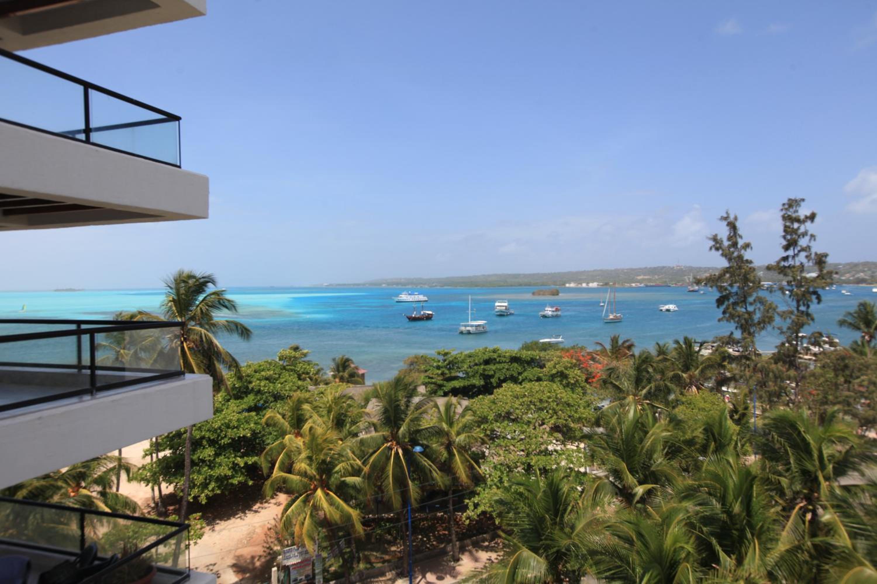 Apartamento en el Centro de San Andrés Islas con vista al mar- Edificio Bay Point 703