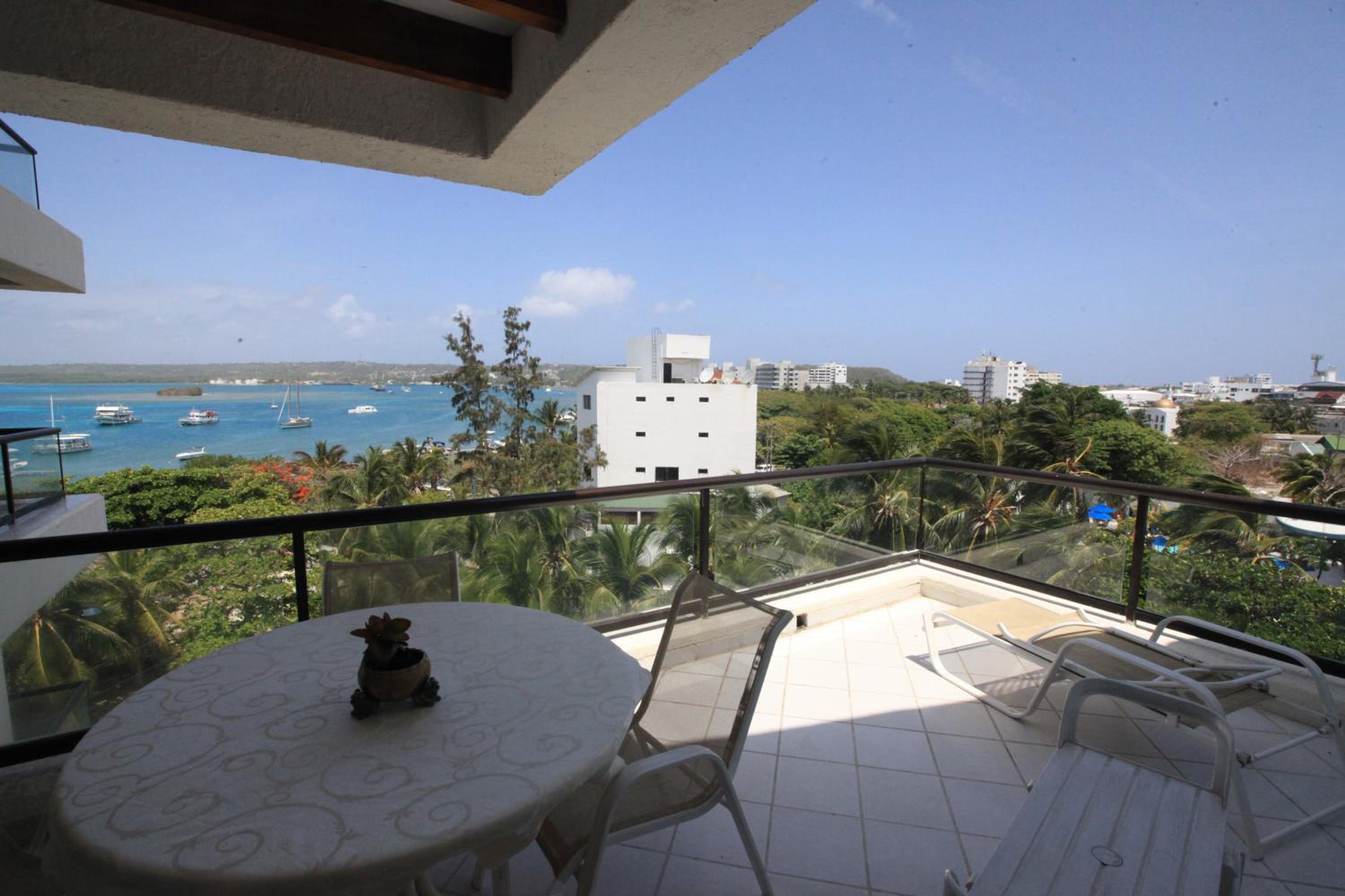 Apartamento en el Centro de San Andrés Islas con vista al mar- Edificio Bay Point 703
