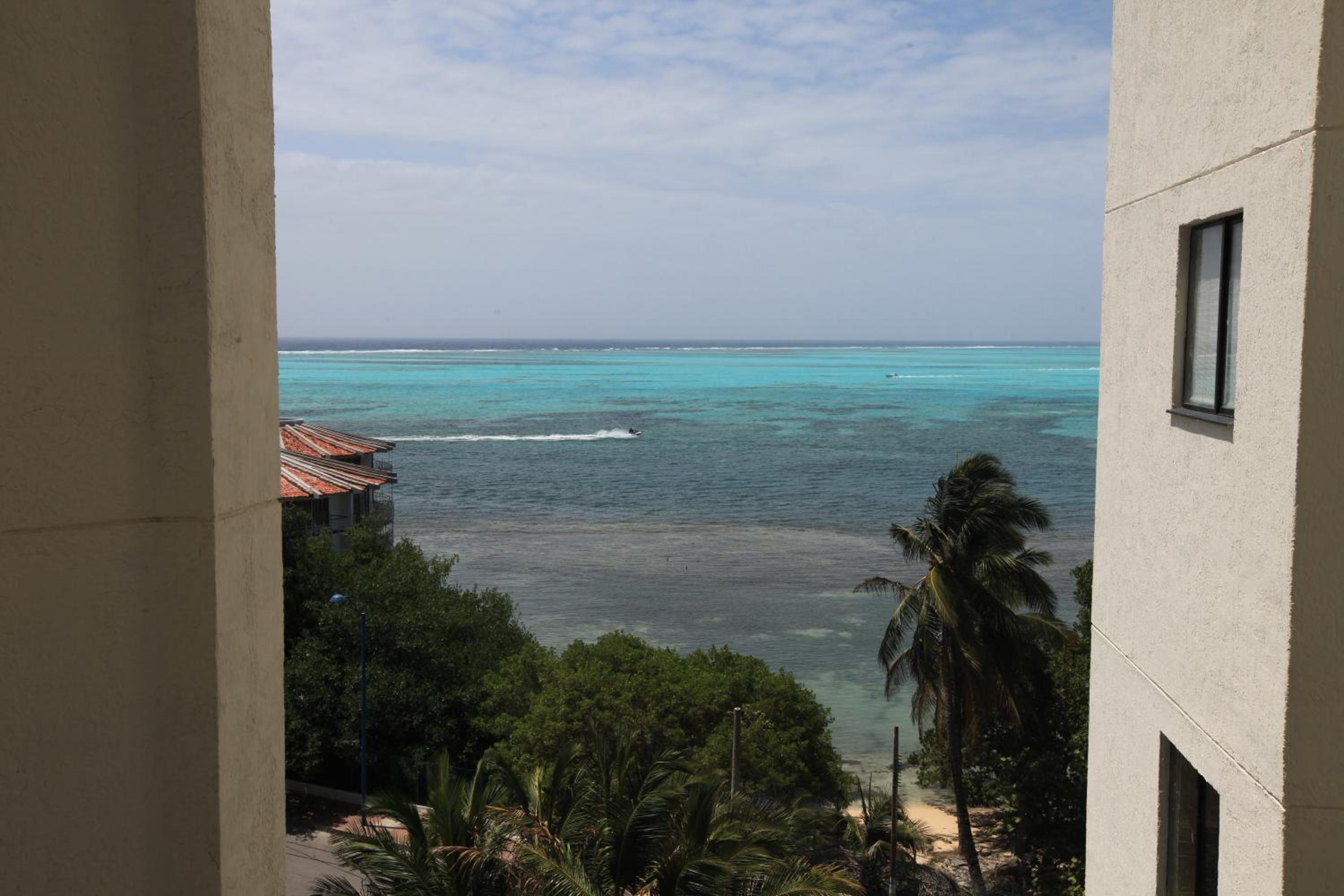 Apartamento en el Centro de San Andrés Islas con vista al mar- Edificio Bay Point 703