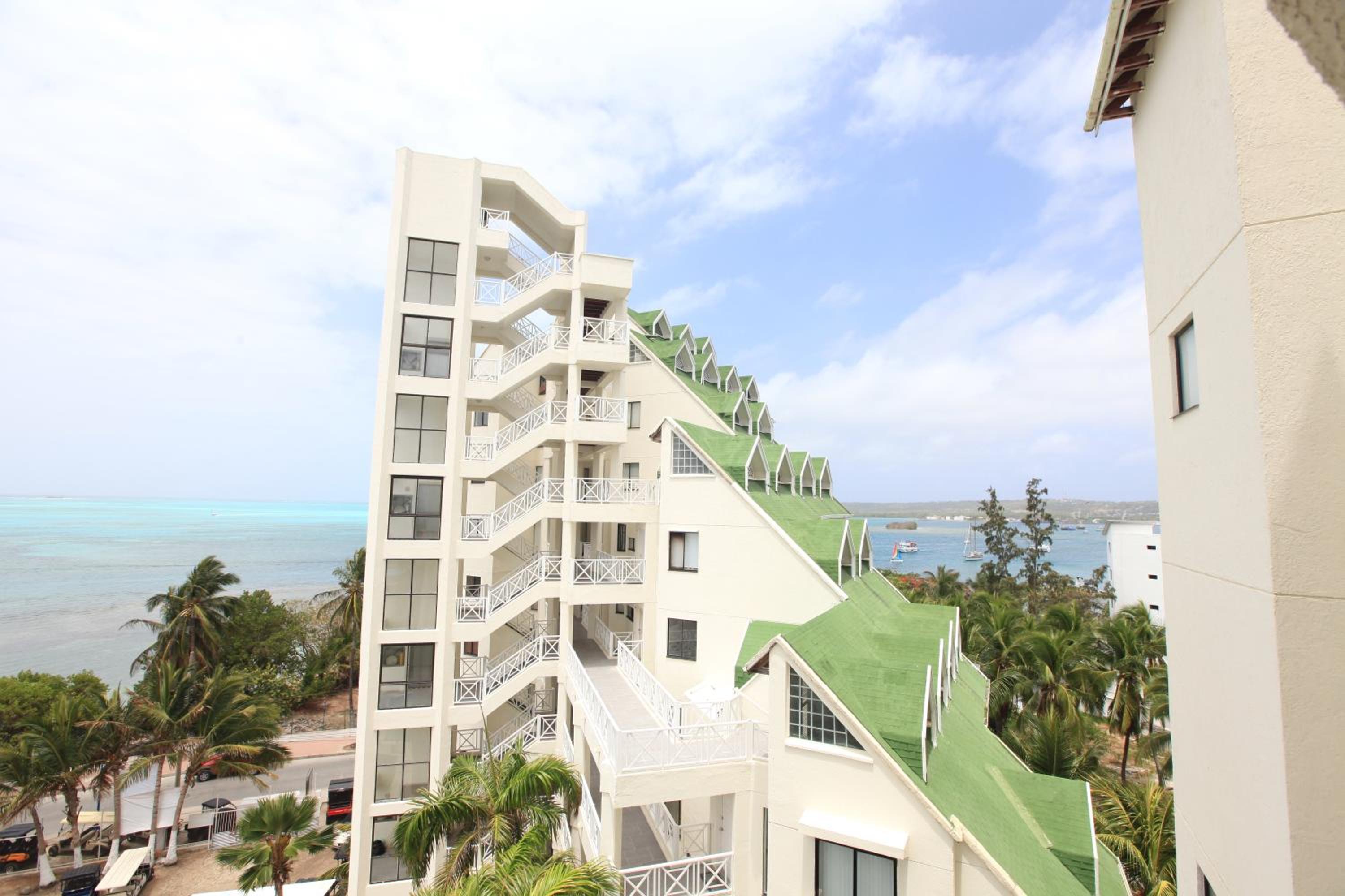 Apartamento en el Centro de San Andrés Islas con vista al mar- Edificio Bay Point 703