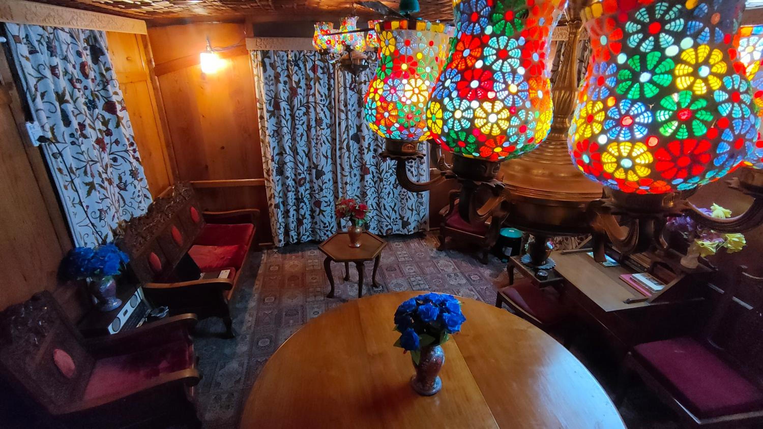 Houseboat New Suzan