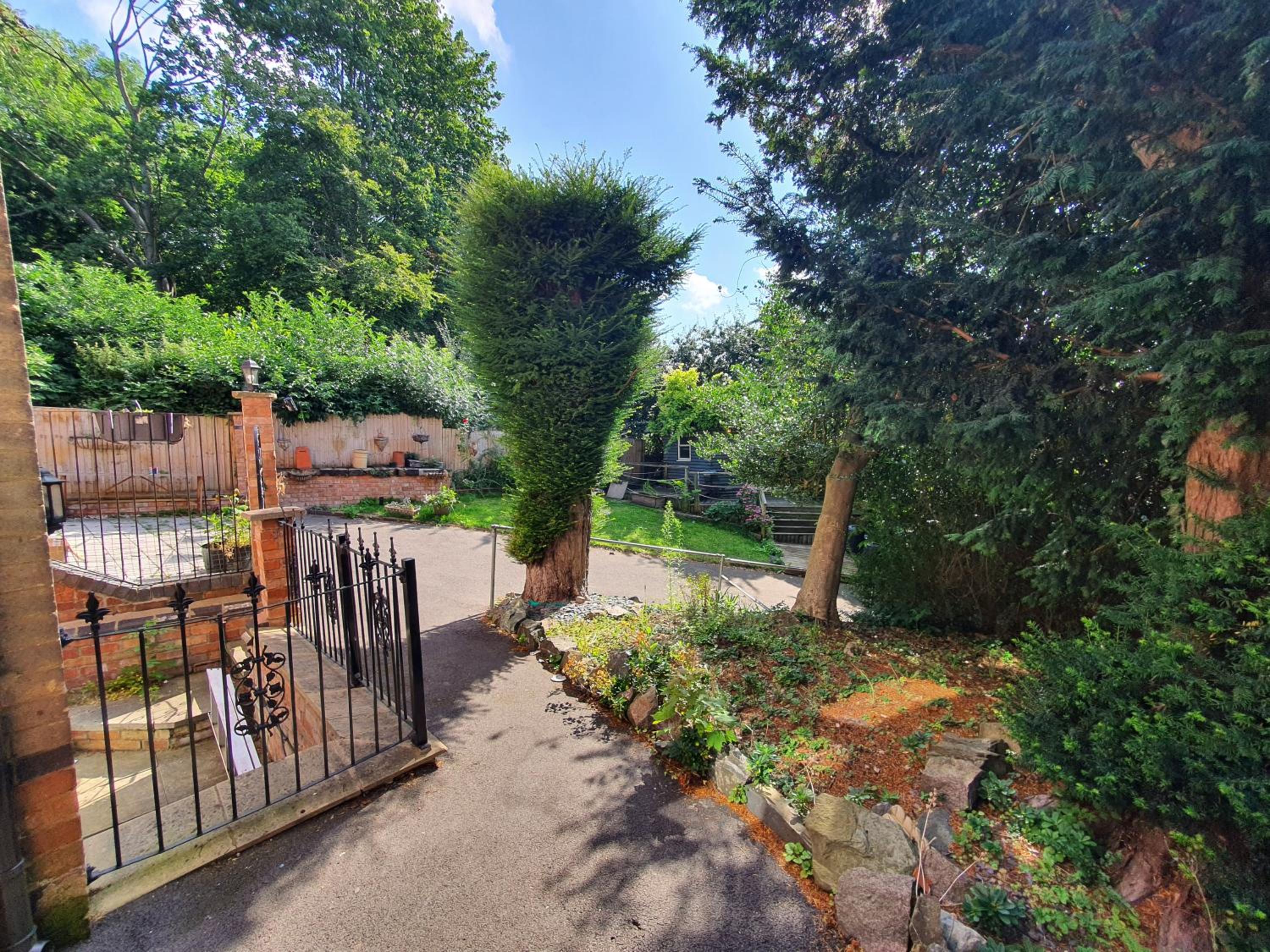 Spectacular Period Property Located In Leicester view 3