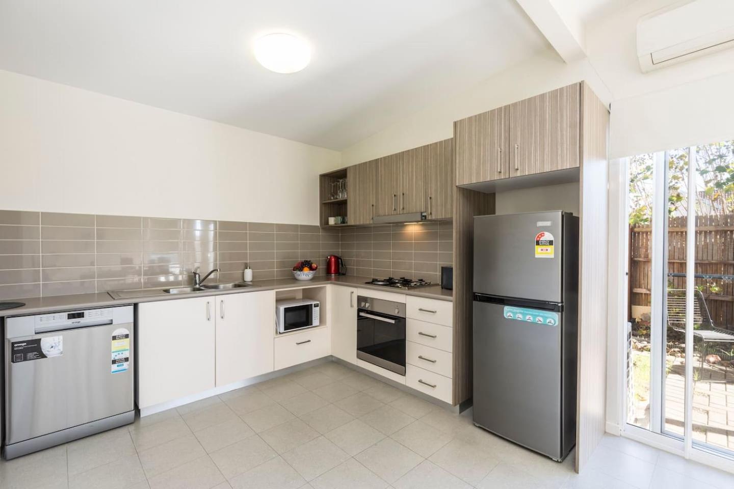 2 Bedroom w/Parking Near Central Cessnock view 2