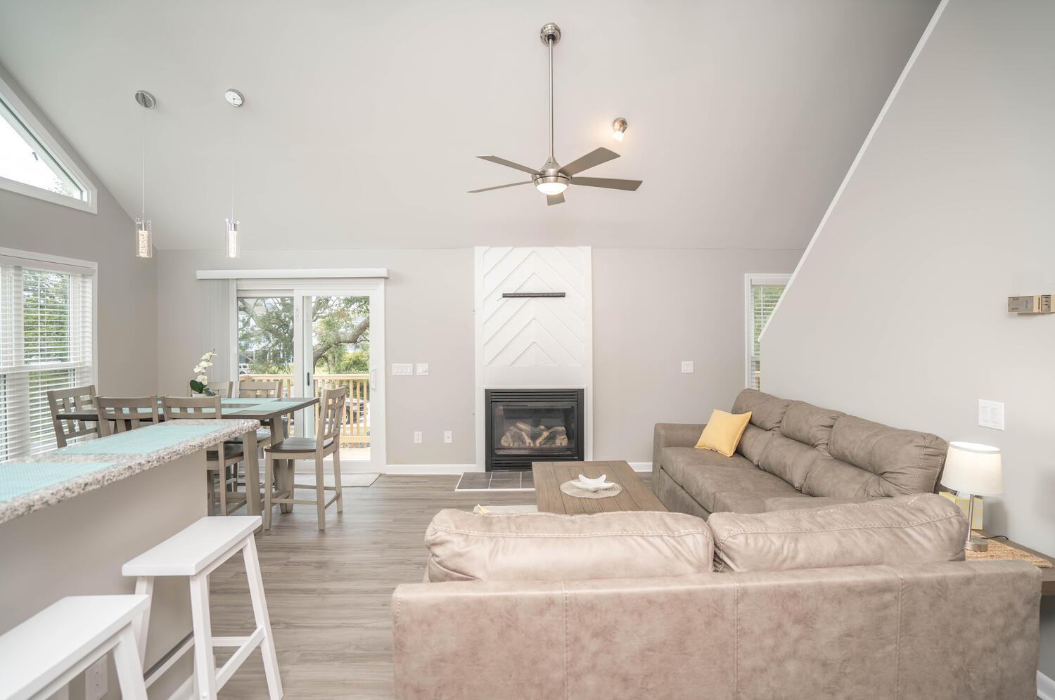 Two Decks, Wheelchair Accessible, Large Yard with close beach access. Sail Away view 3