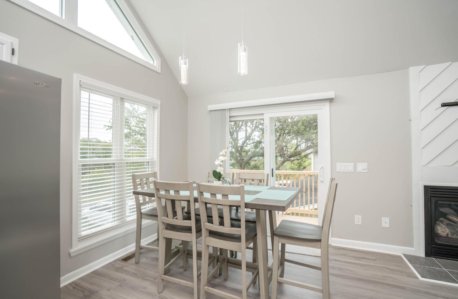 Two Decks, Wheelchair Accessible, Large Yard with close beach access. Sail Away view 4